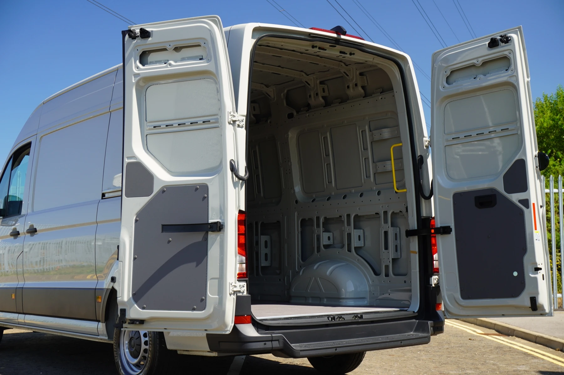 Volkswagen-Crafter-image-18