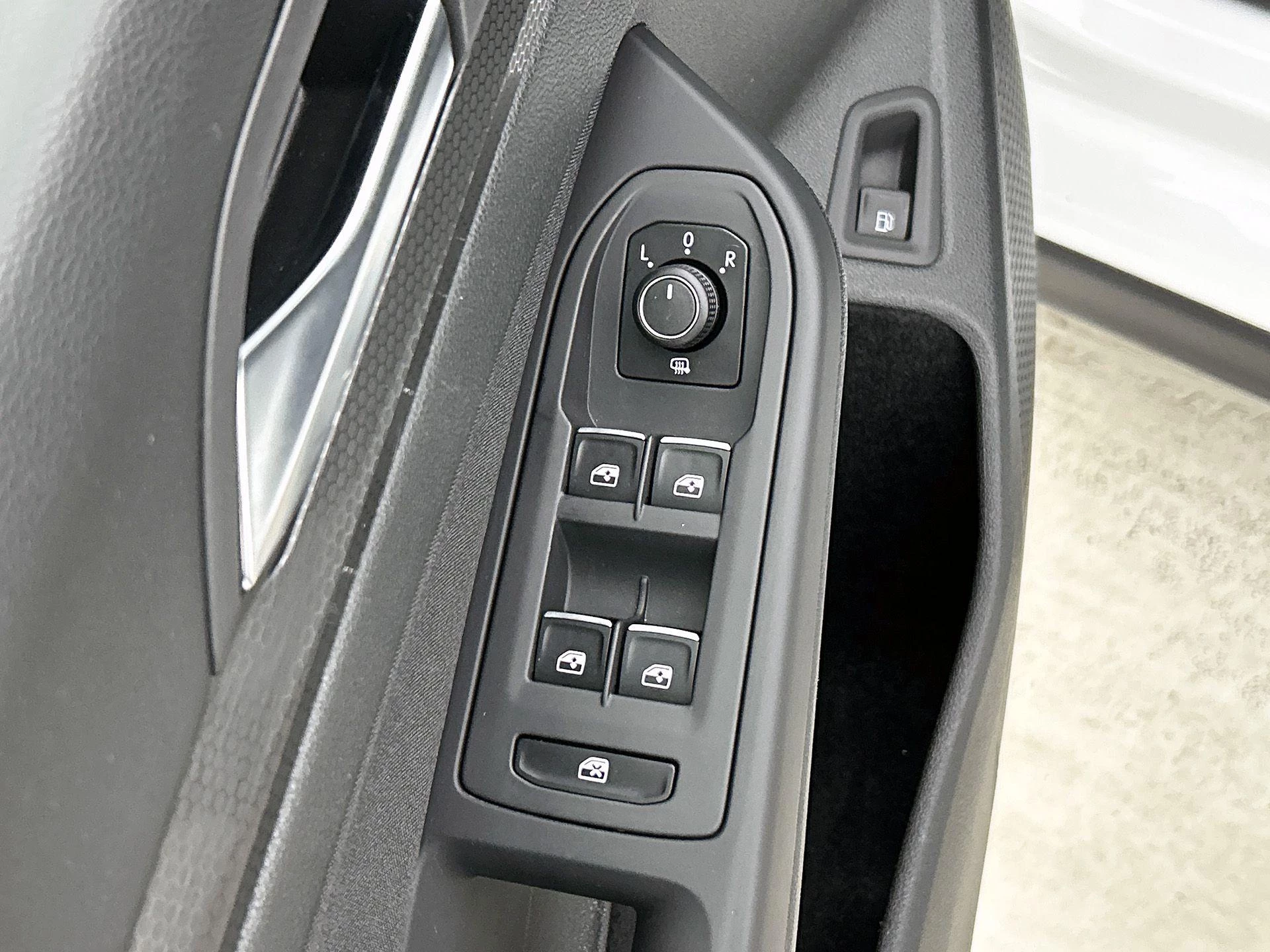 Volkswagen-Golf-image-26