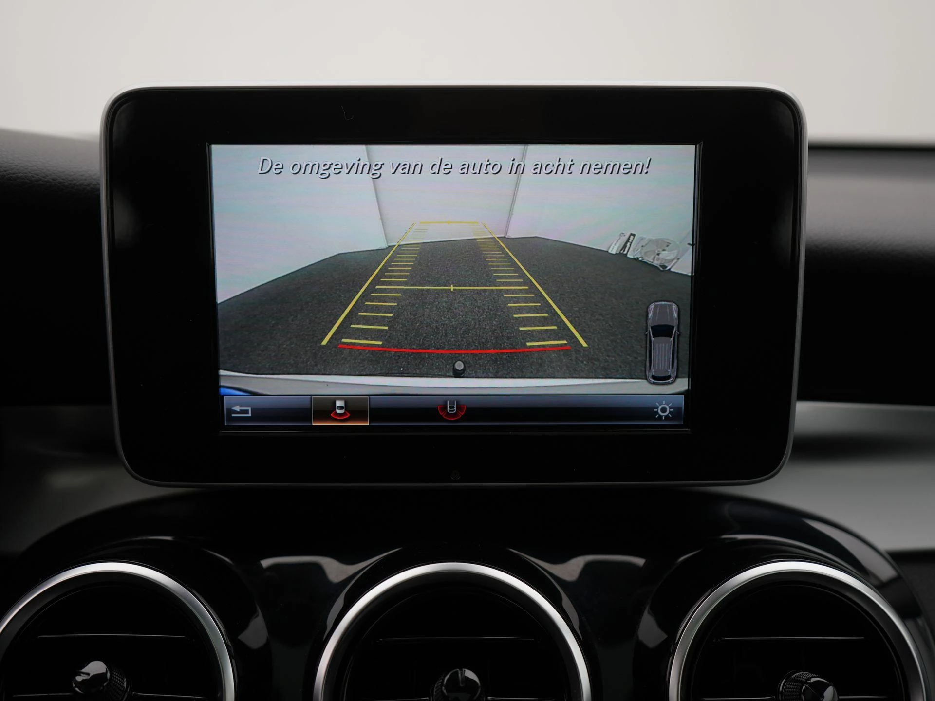 Mercedes-Benz-GLC-image-16