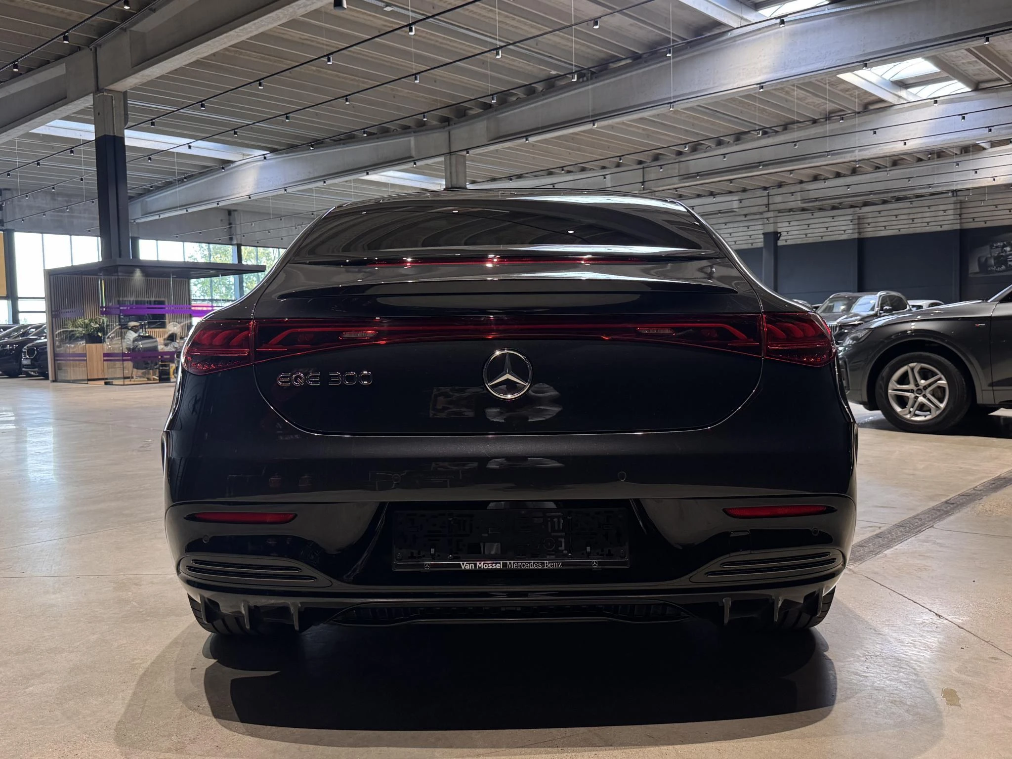 Mercedes-Benz-EQE-image-4