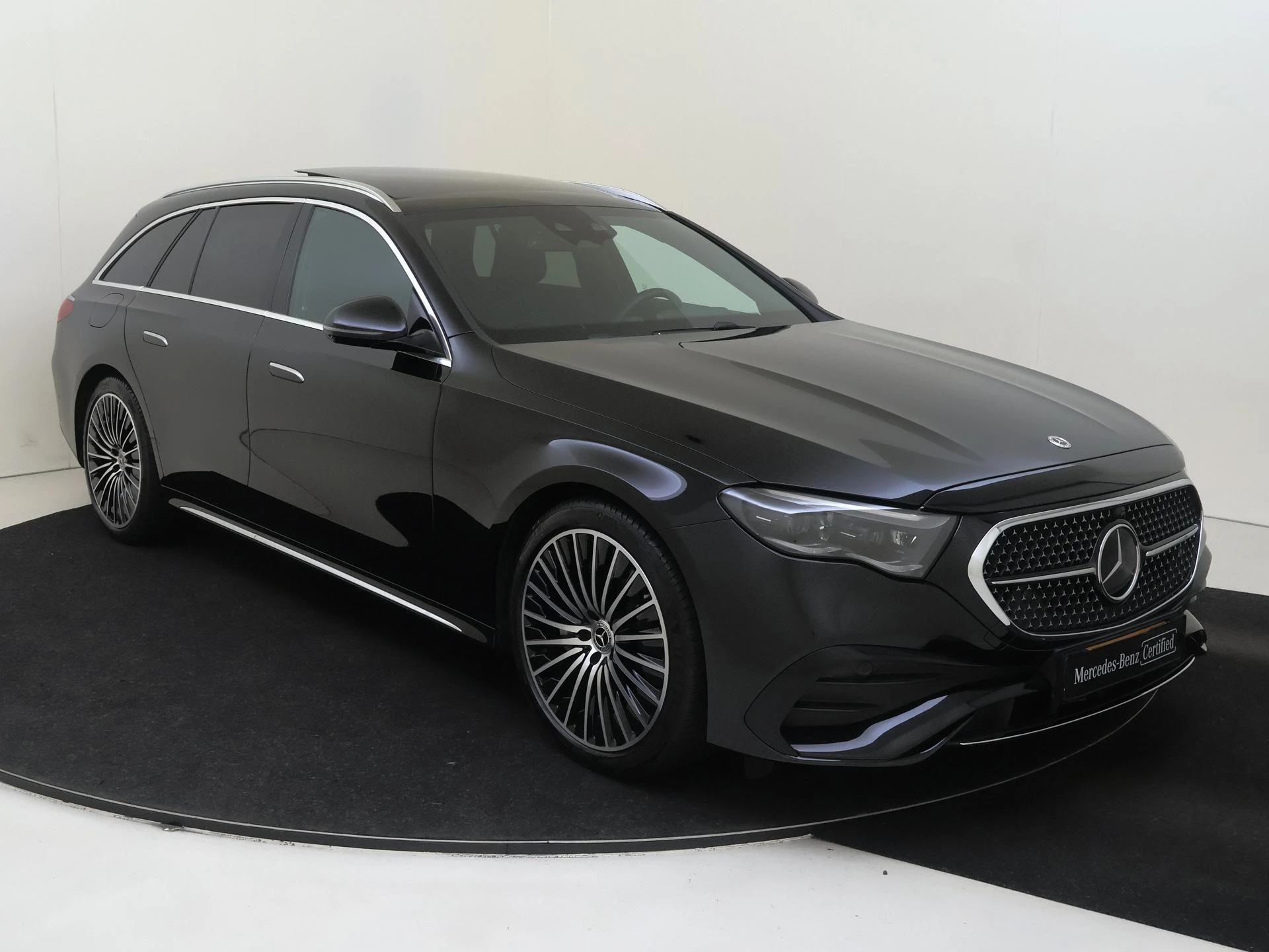 Mercedes-Benz-E-Klasse-image-1