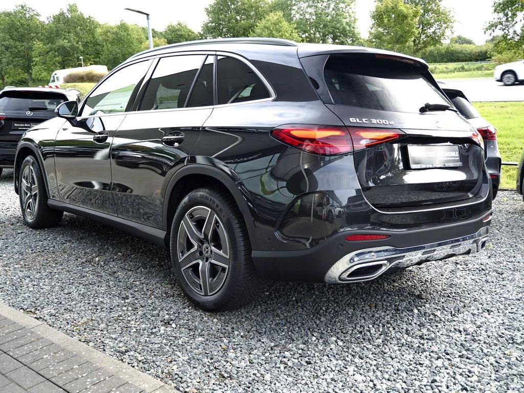 Mercedes-Benz-GLC 300 d-image-5