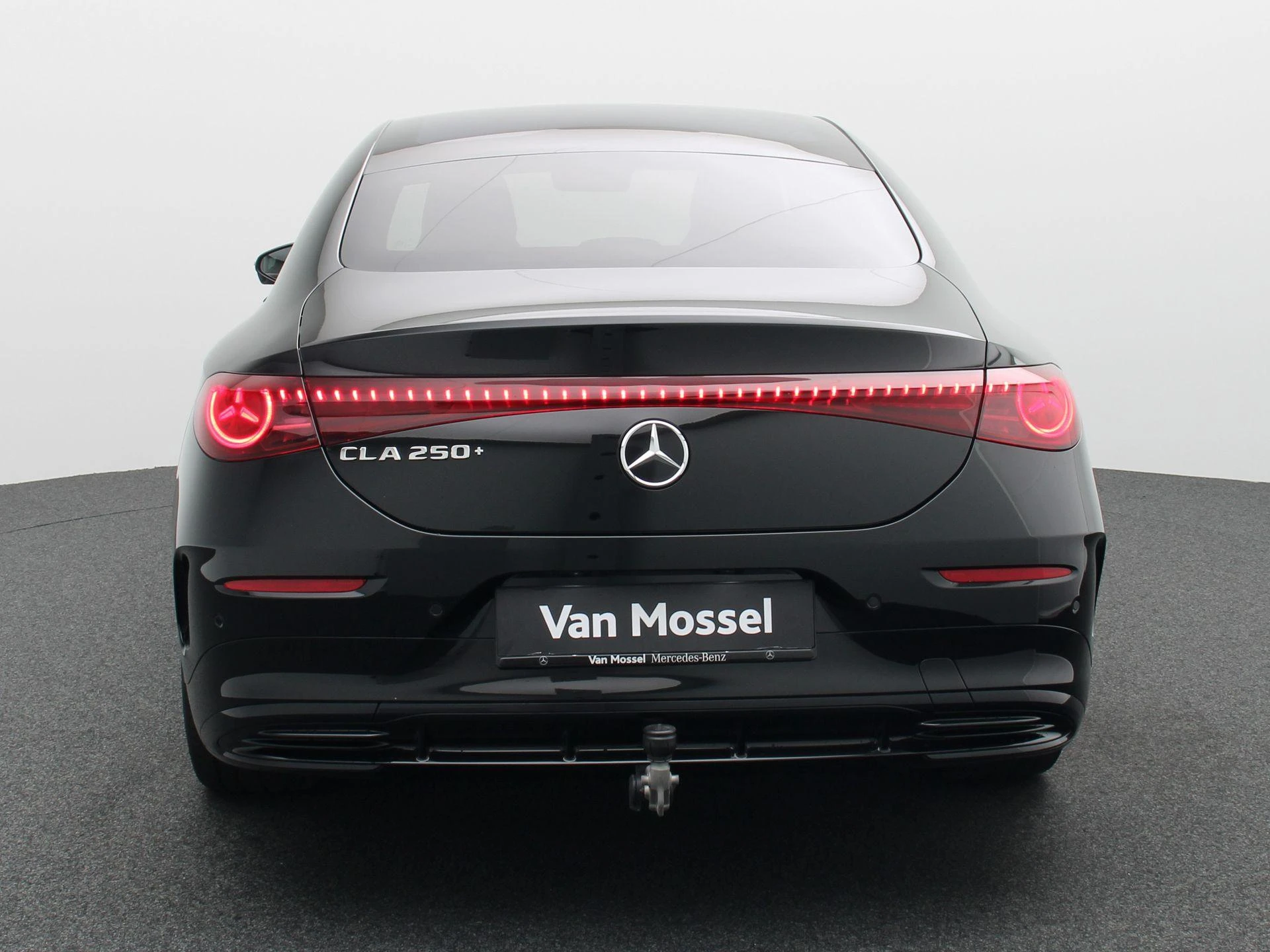 Mercedes-Benz-CLA-image-4
