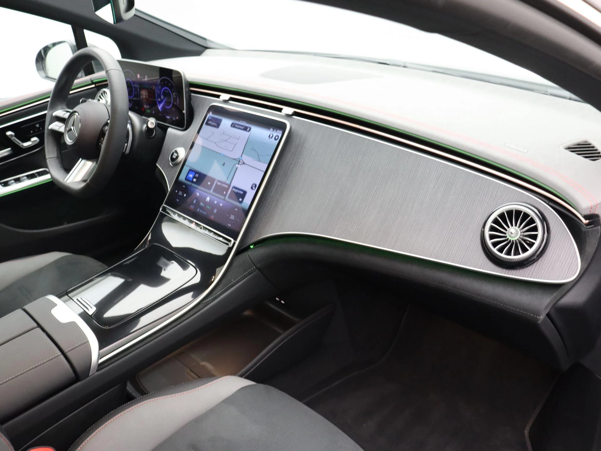 Mercedes-Benz EQE 300 AMG Line + PANORAMISCH DAK + CARPLAY + CAMERA +