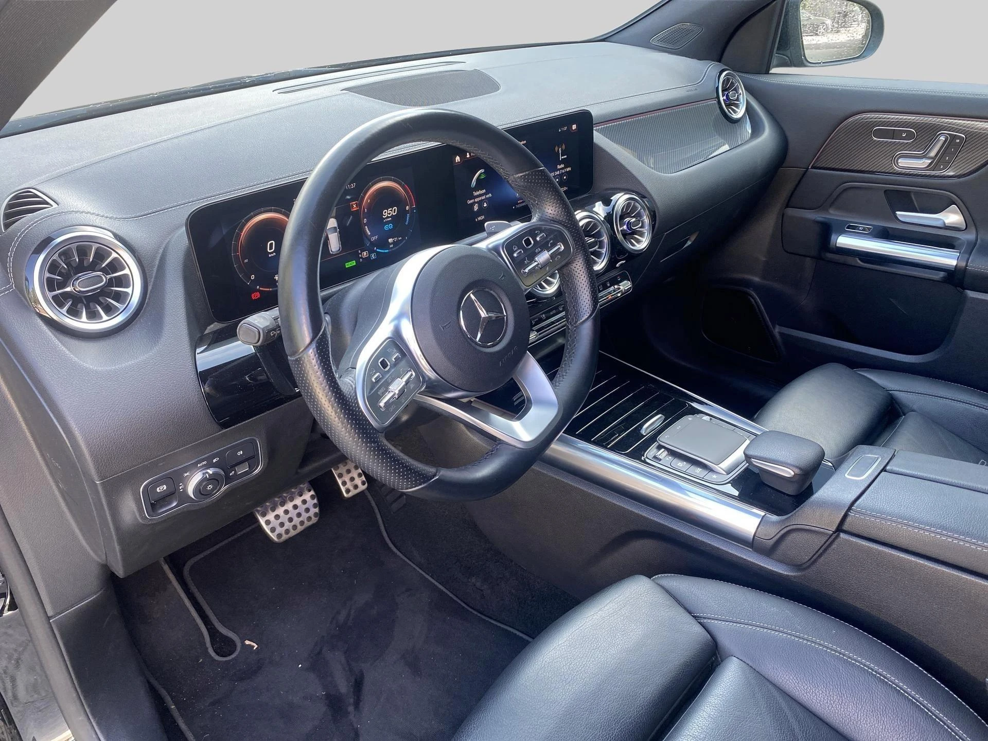 Mercedes-Benz-GLA-image-9