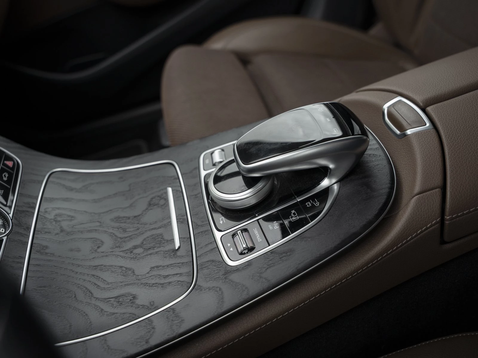 Mercedes-Benz-E-Klasse-image-18