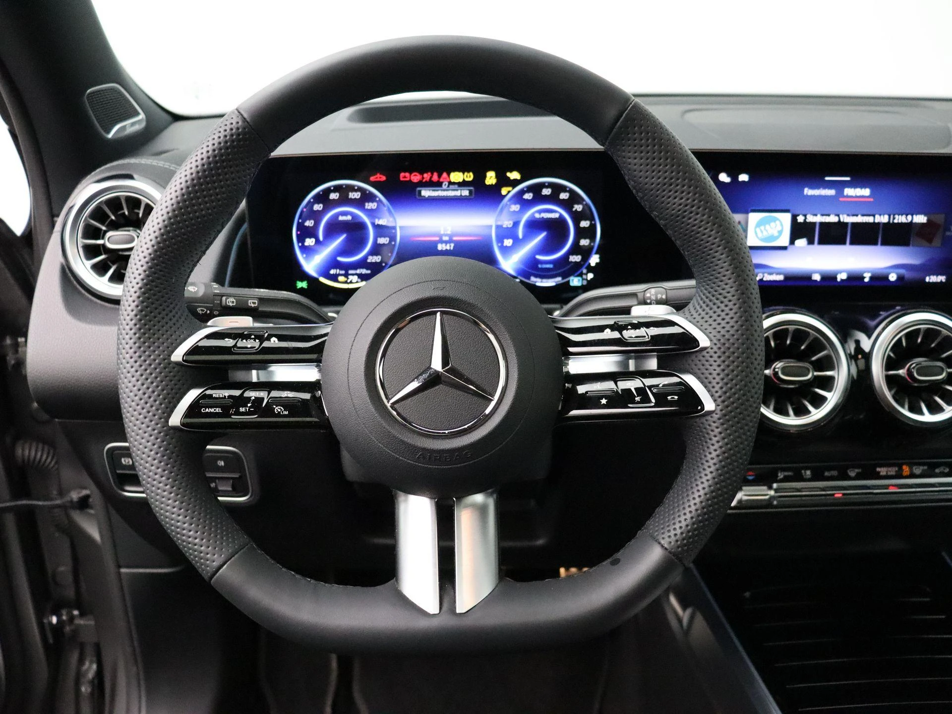 Mercedes-Benz-EQB-image-14