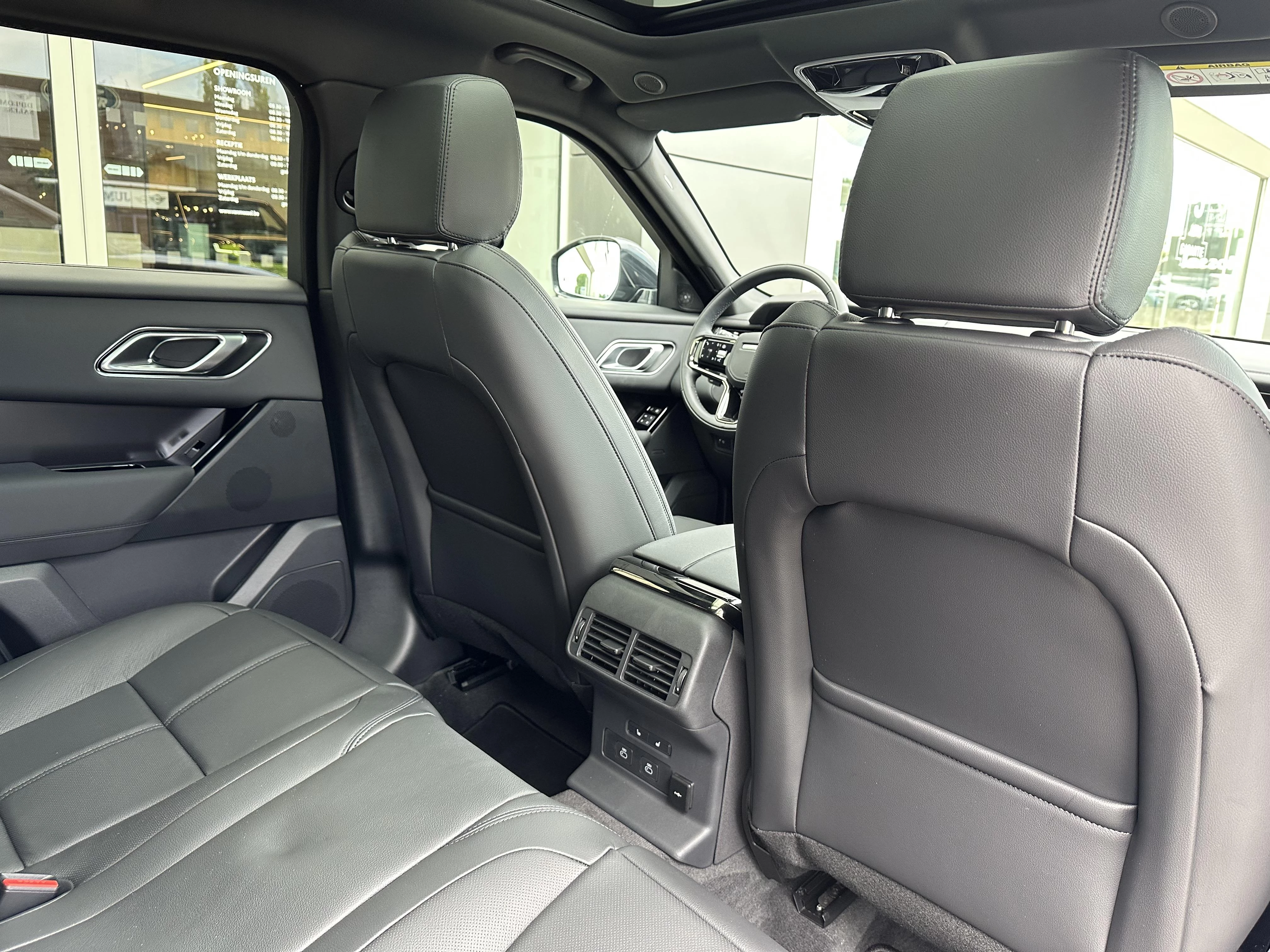 Land Rover-Range Rover Velar-image-10