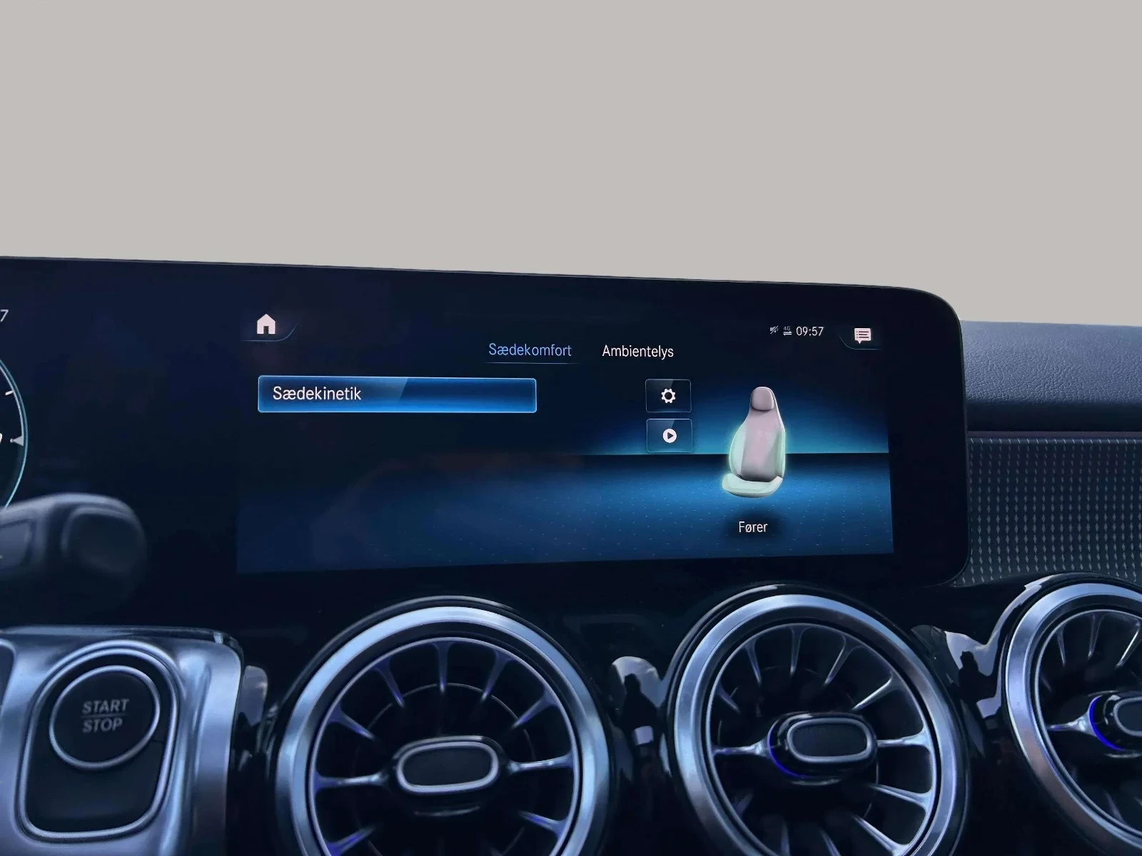 Mercedes-Benz-EQB-image-16