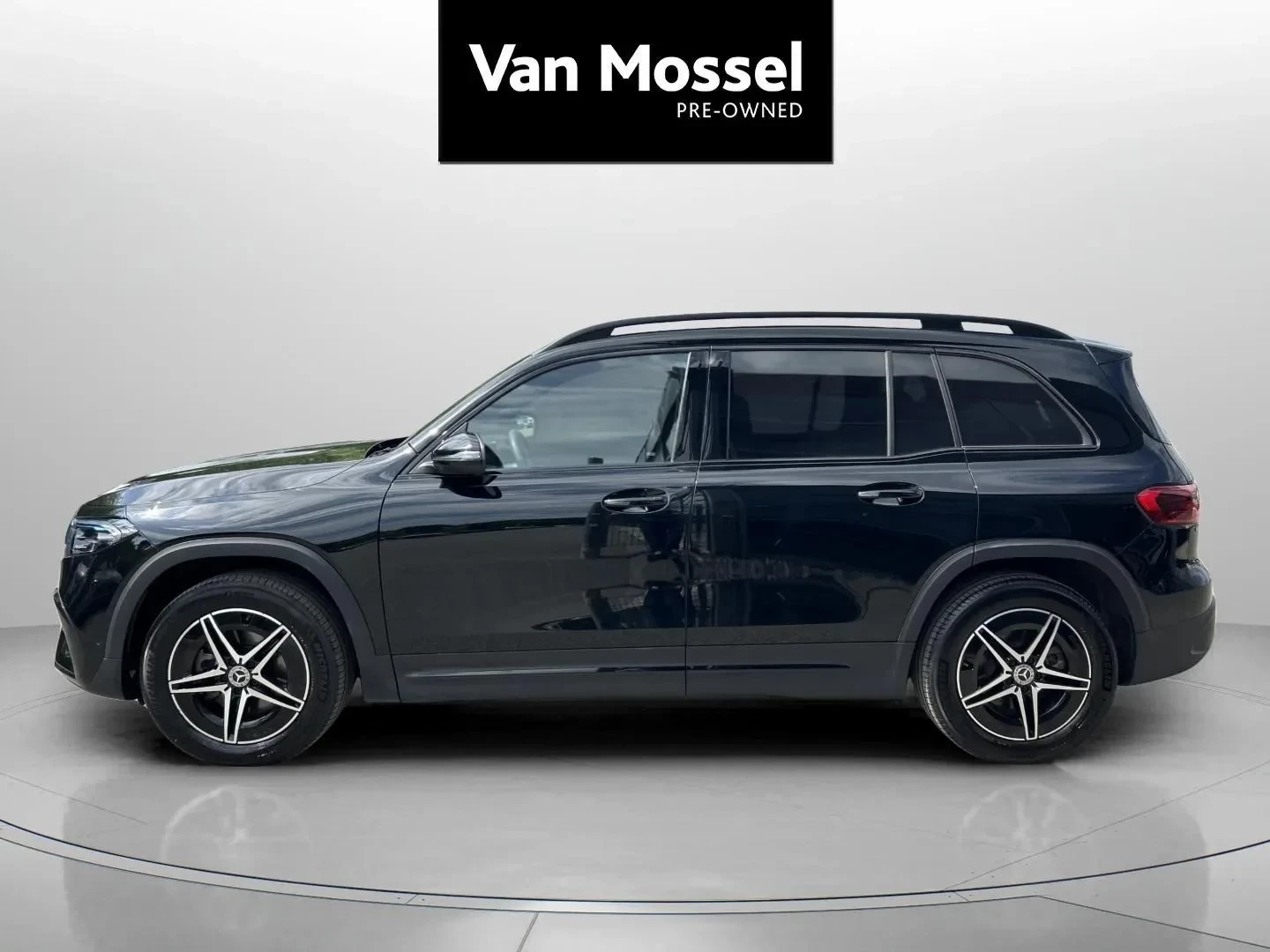 Mercedes-Benz-EQB-image-7