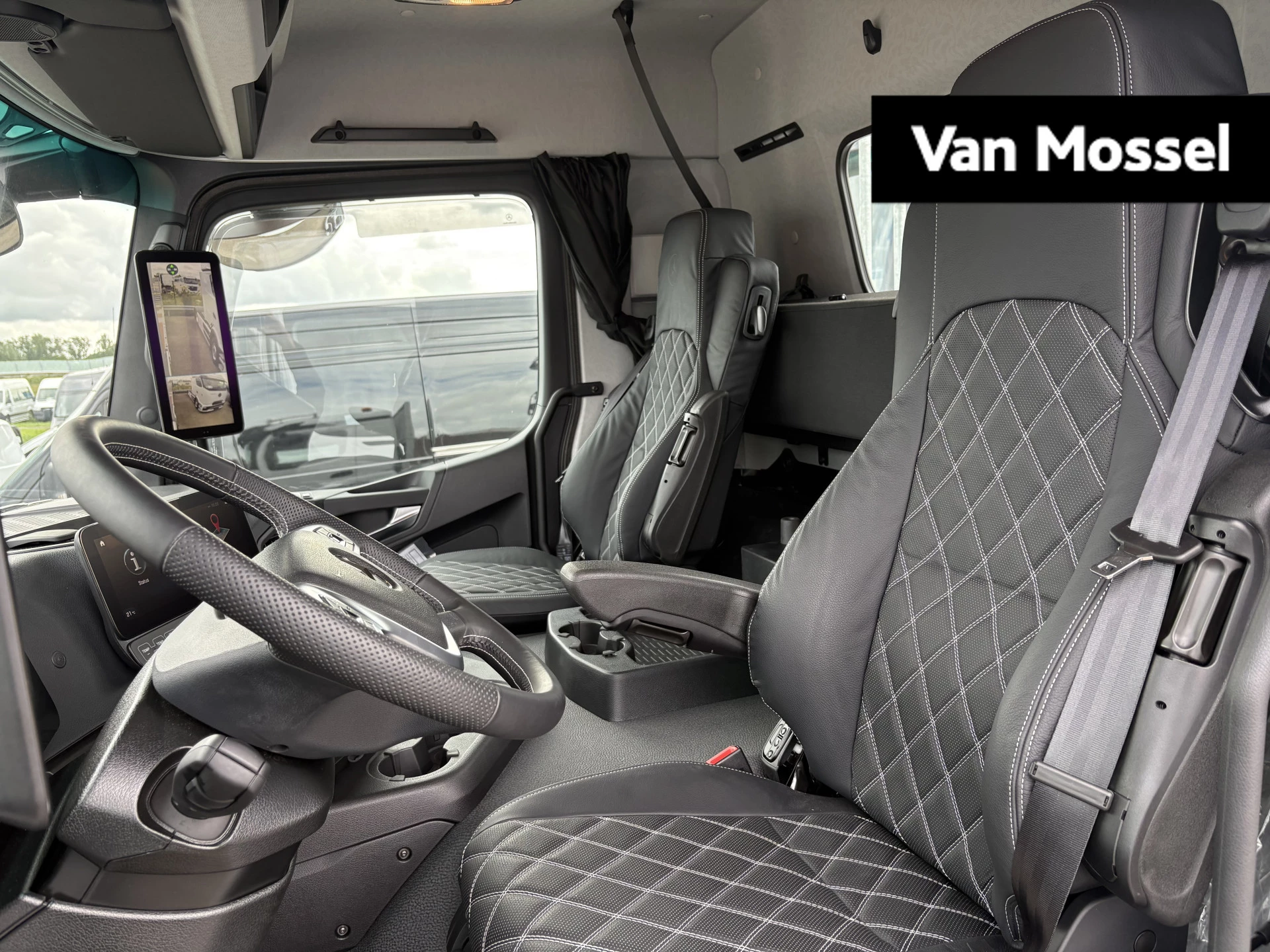 Mercedes-Benz-Actros-image-4