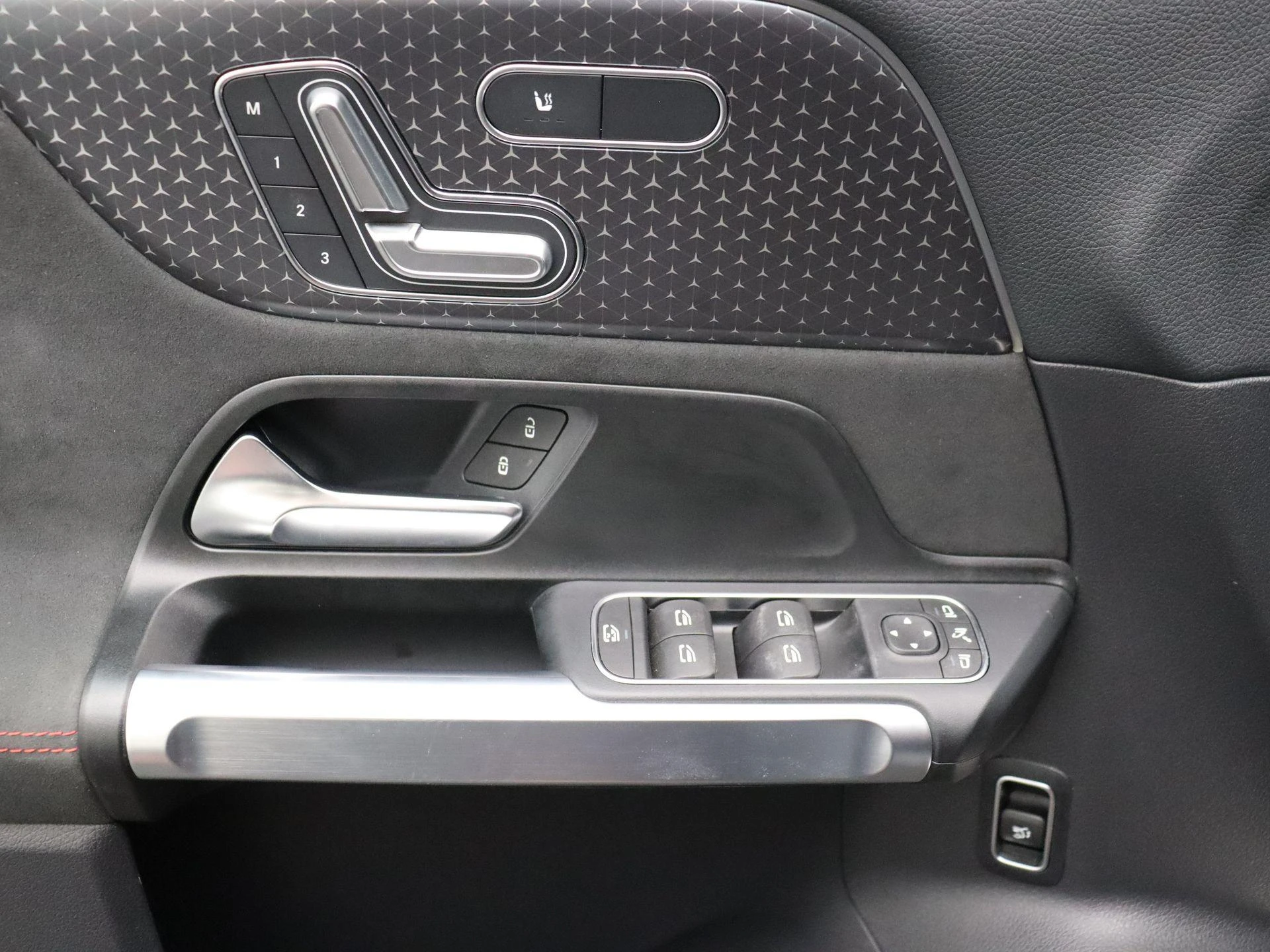 Mercedes-Benz EQB 250+ Star Edition + BURMESTER + HEAD UP + PANORAMISCH DAK +