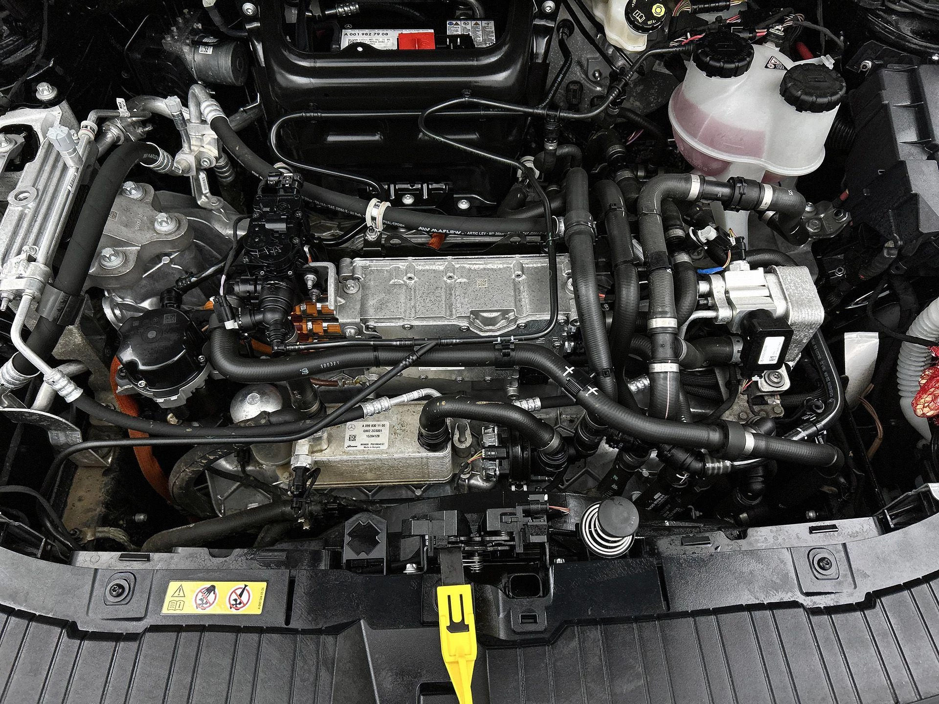 Mercedes-Benz-EQA-image-27