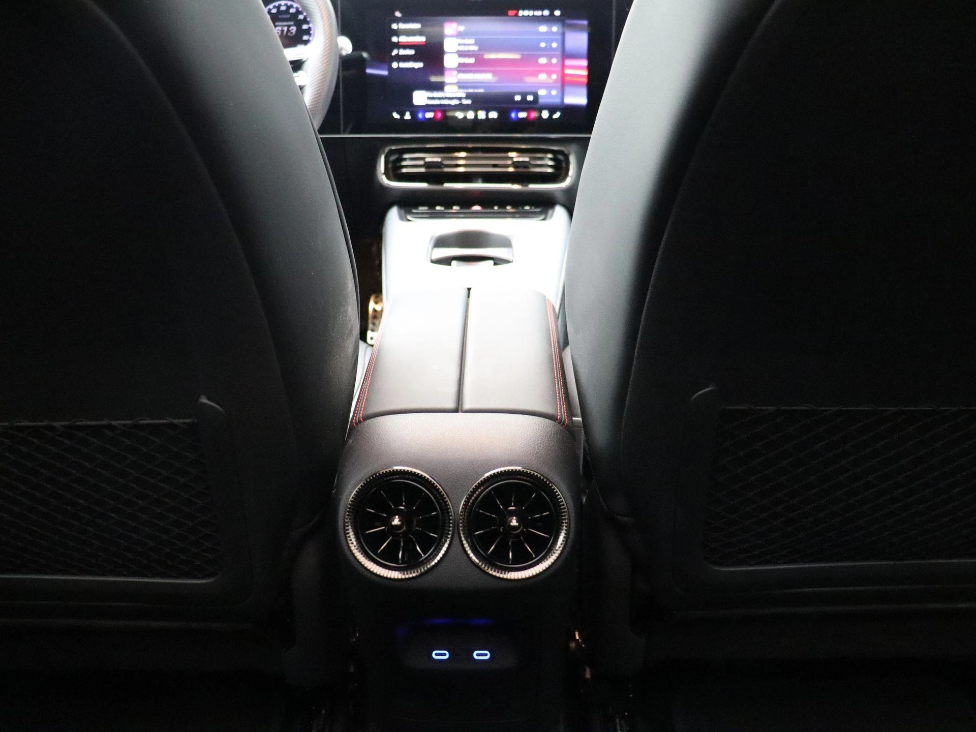 Mercedes-Benz-CLA-image-23