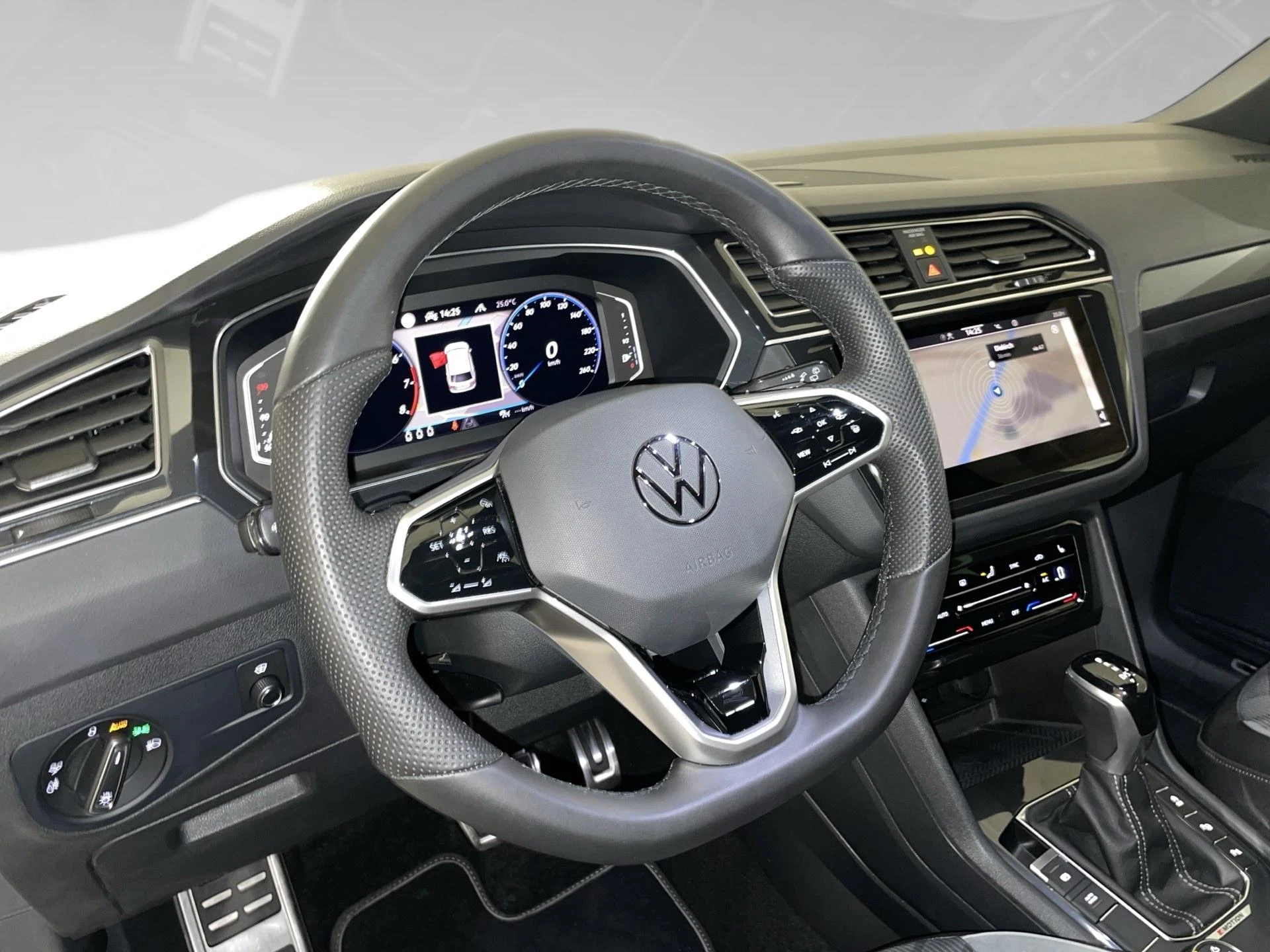 Volkswagen-Tiguan-image-7
