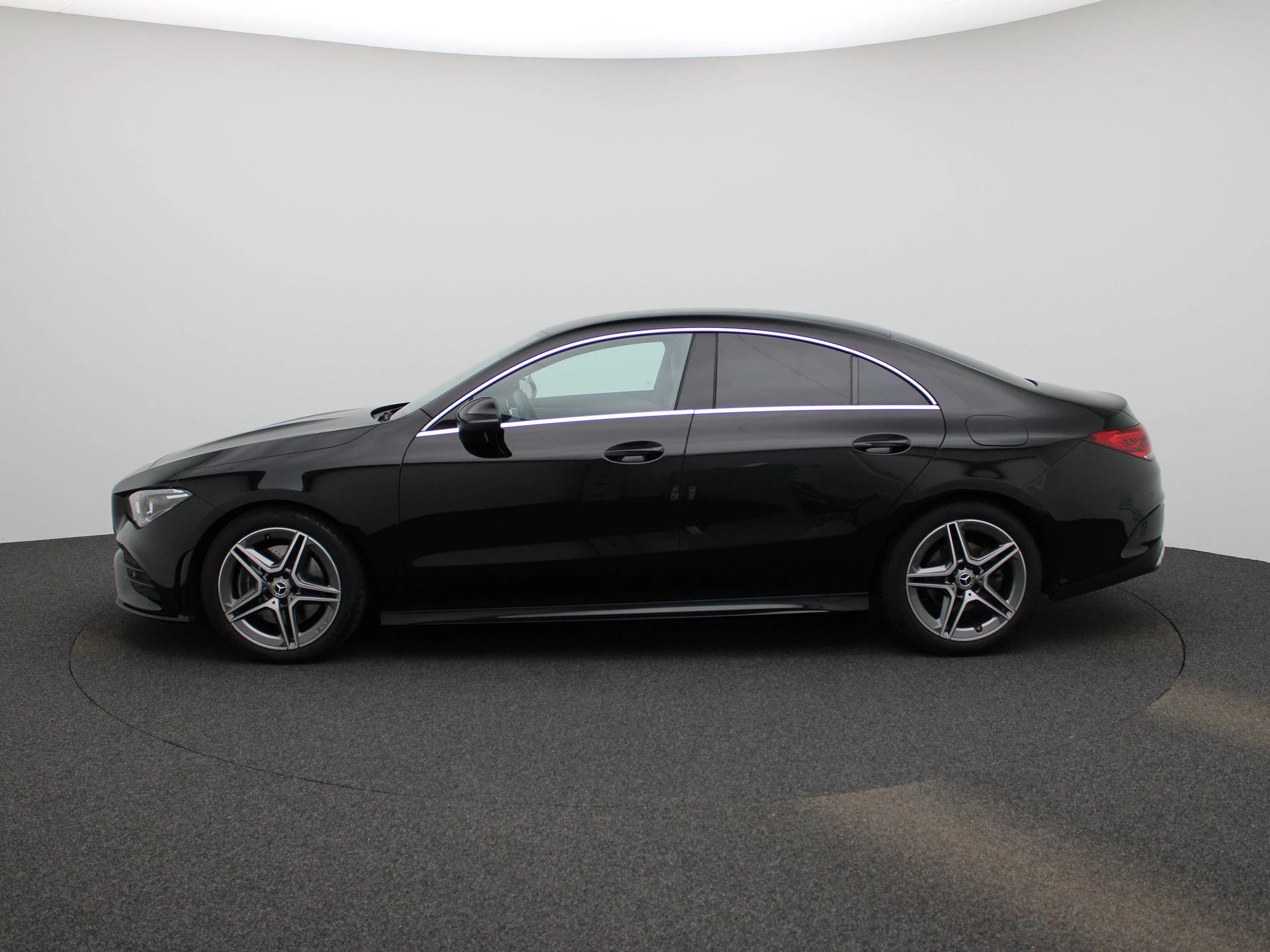 Mercedes-Benz-CLA-image-5