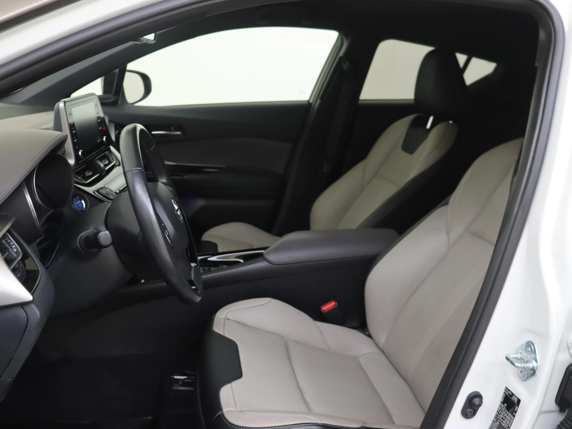 Toyota C-HR 2.0 Hybrid Executive AUTOMAAT