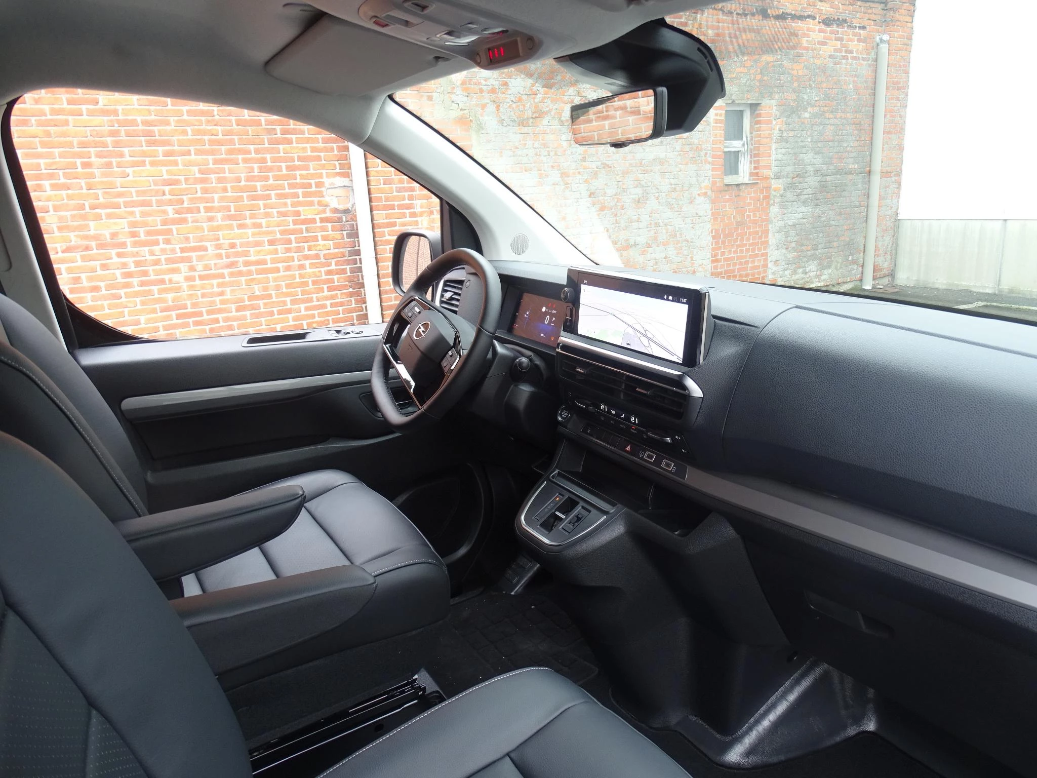 Opel Vivaro 2.0 BlueHDi 180 S&S EAT8 €6.4 DC L3H1