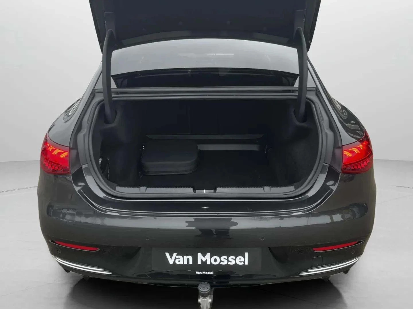 Mercedes-Benz-EQE-image-21