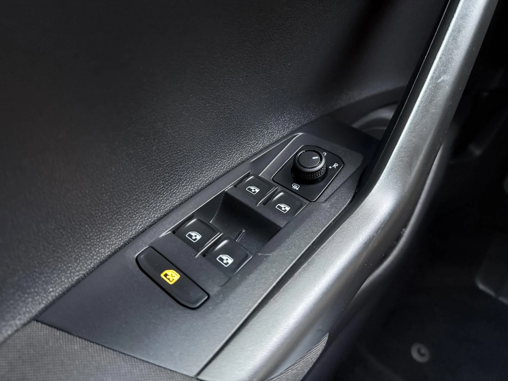 Volkswagen-Polo-image-10