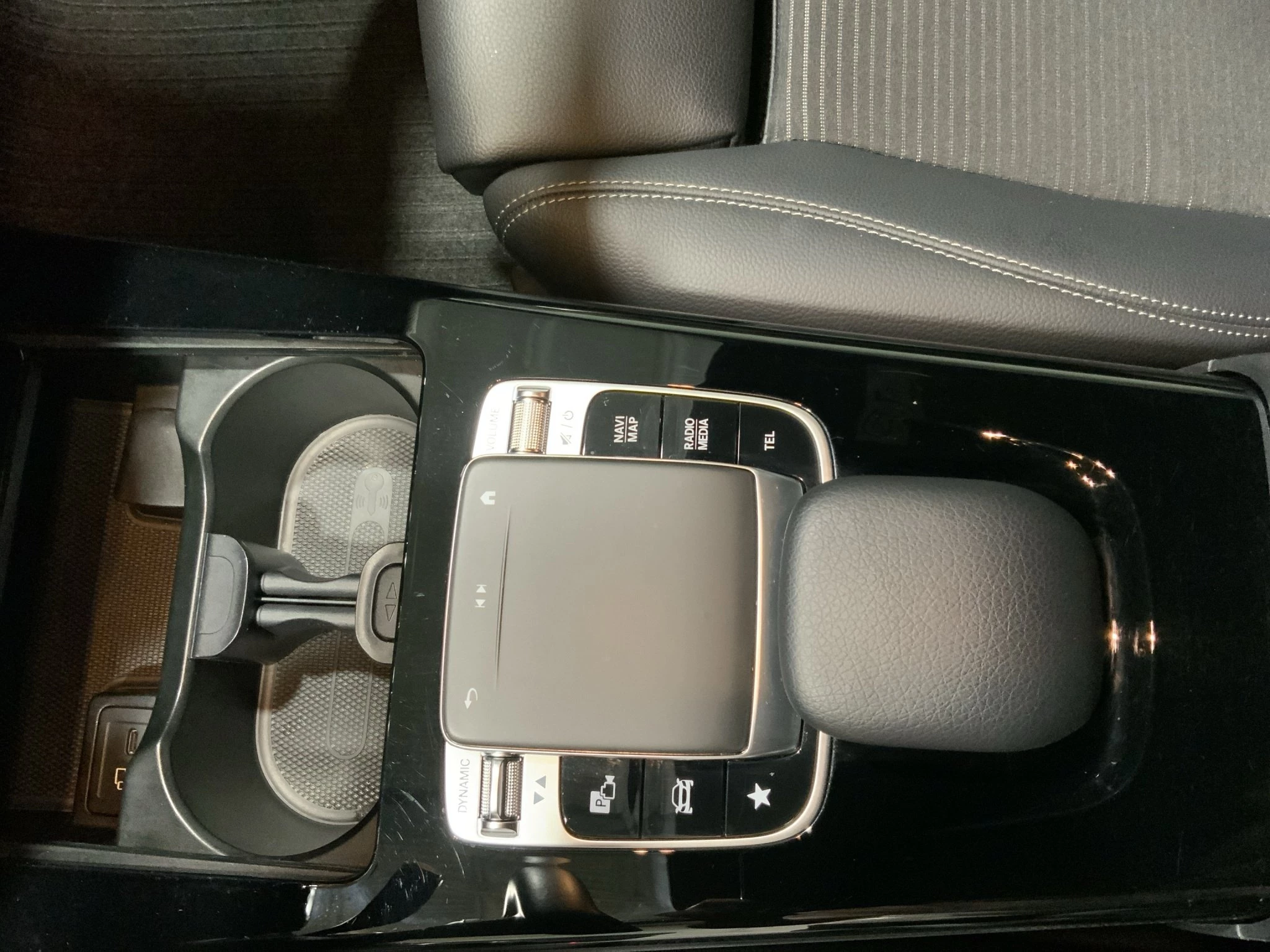 Mercedes-Benz-CLA-image-22