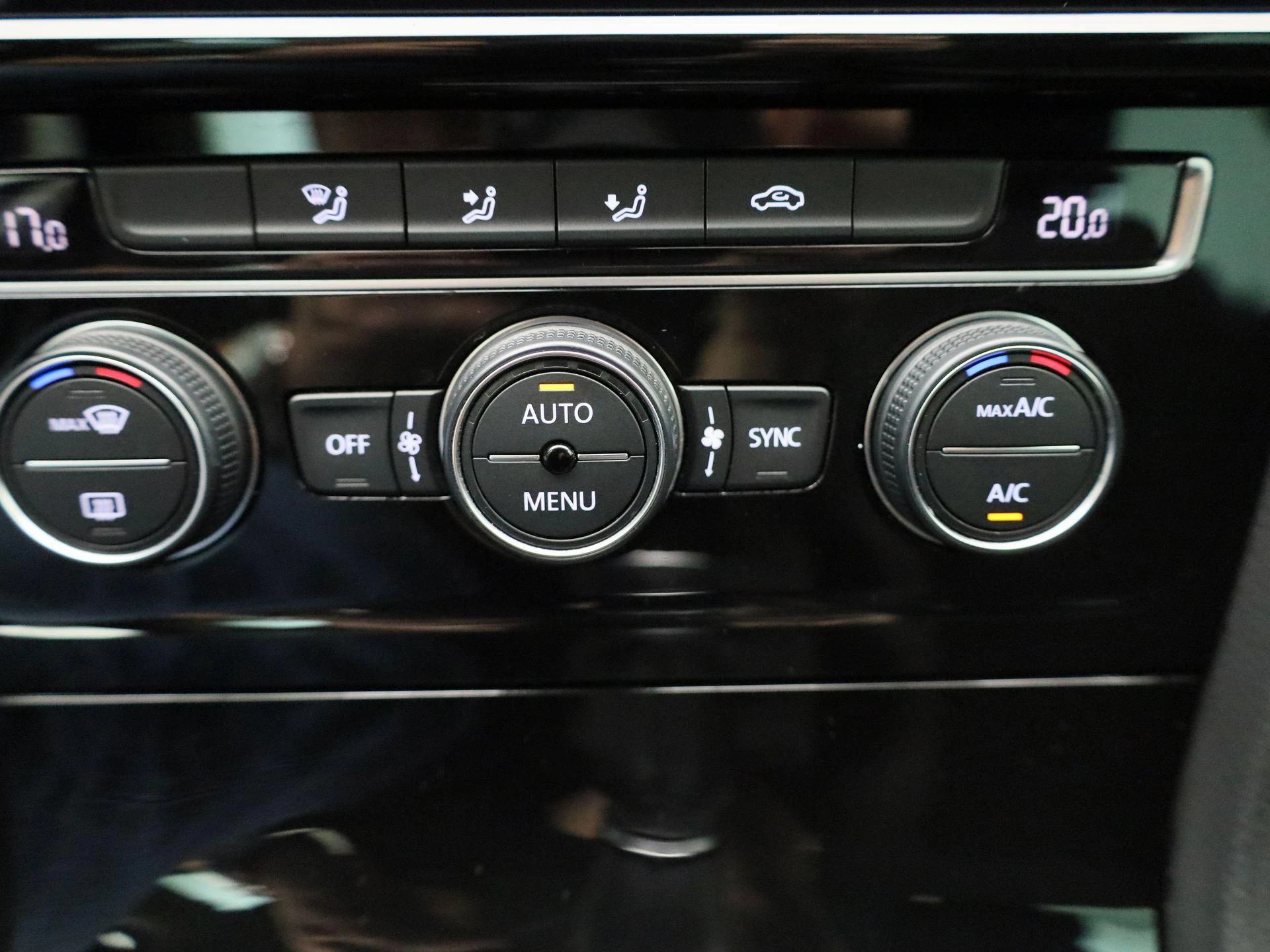 Volkswagen-Golf-image-22