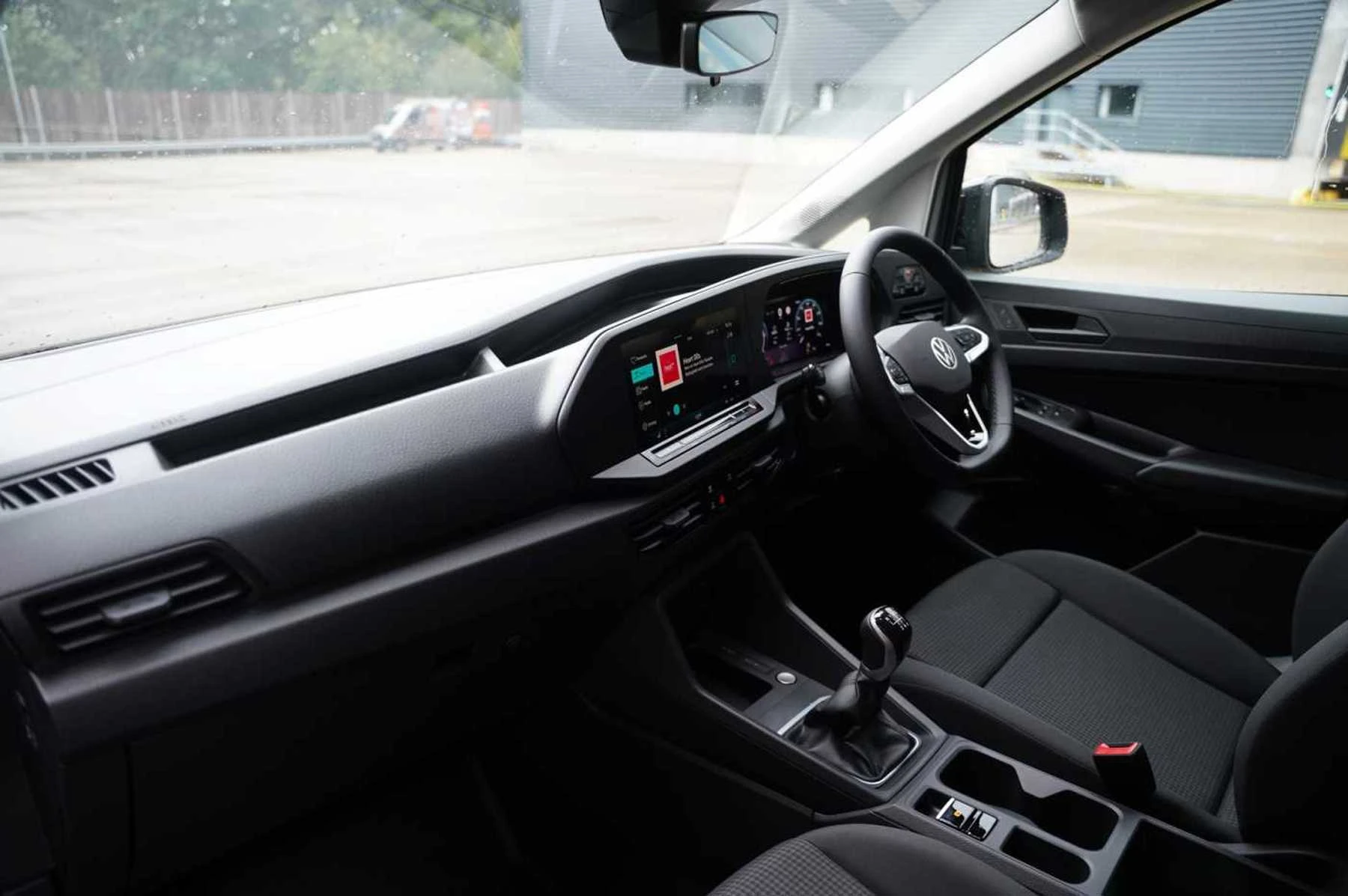 Volkswagen-Caddy-image-1