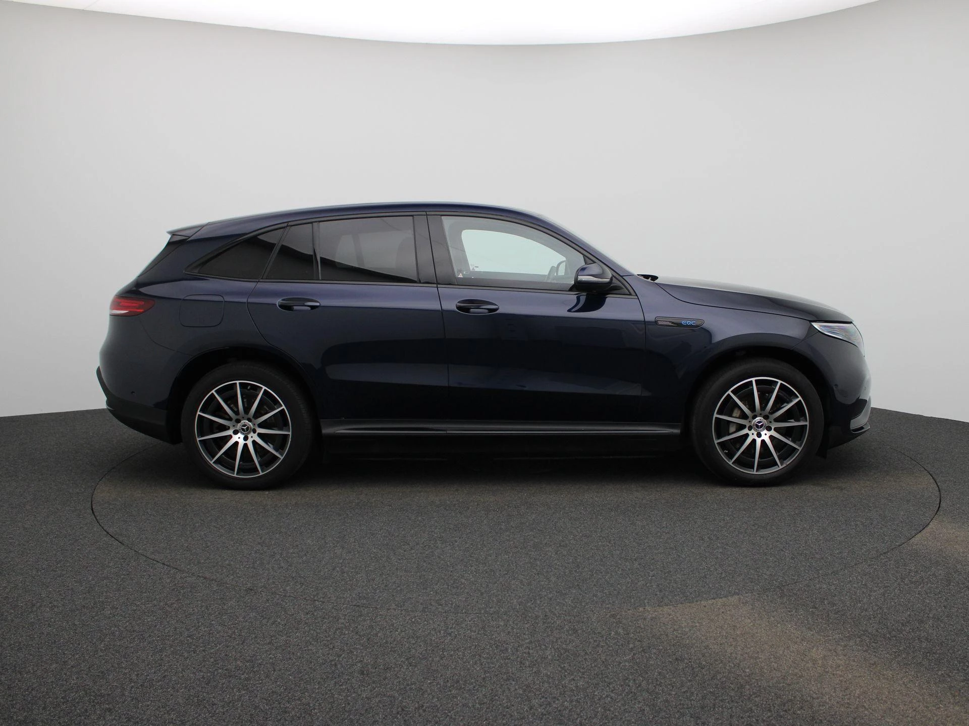 Mercedes-Benz-EQC-image-5