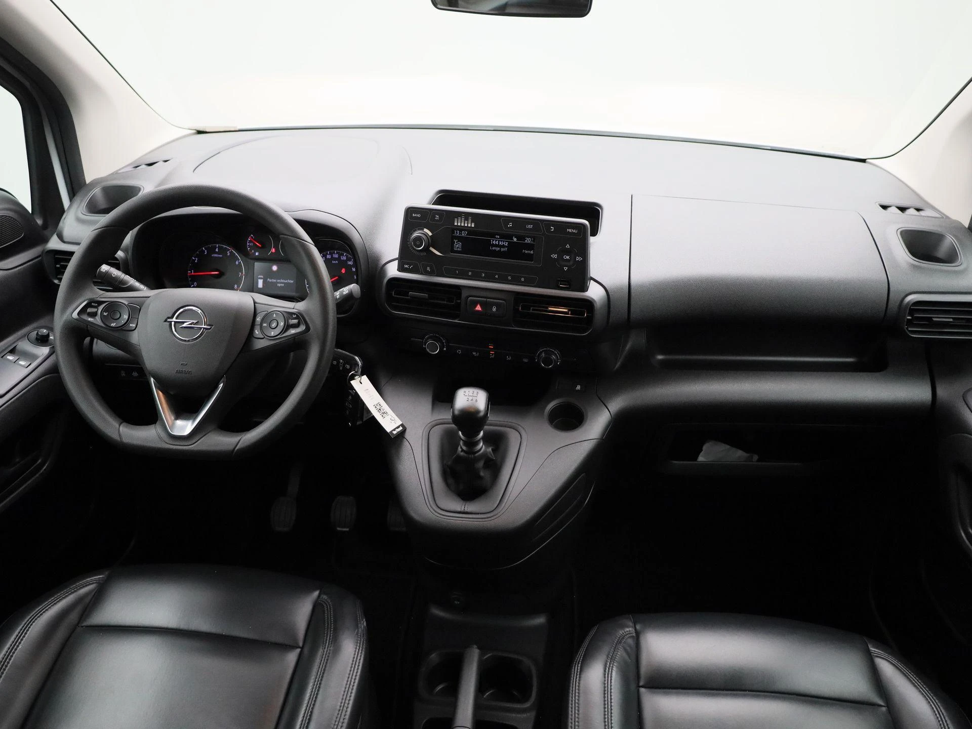 Opel-Combo Life-image-33