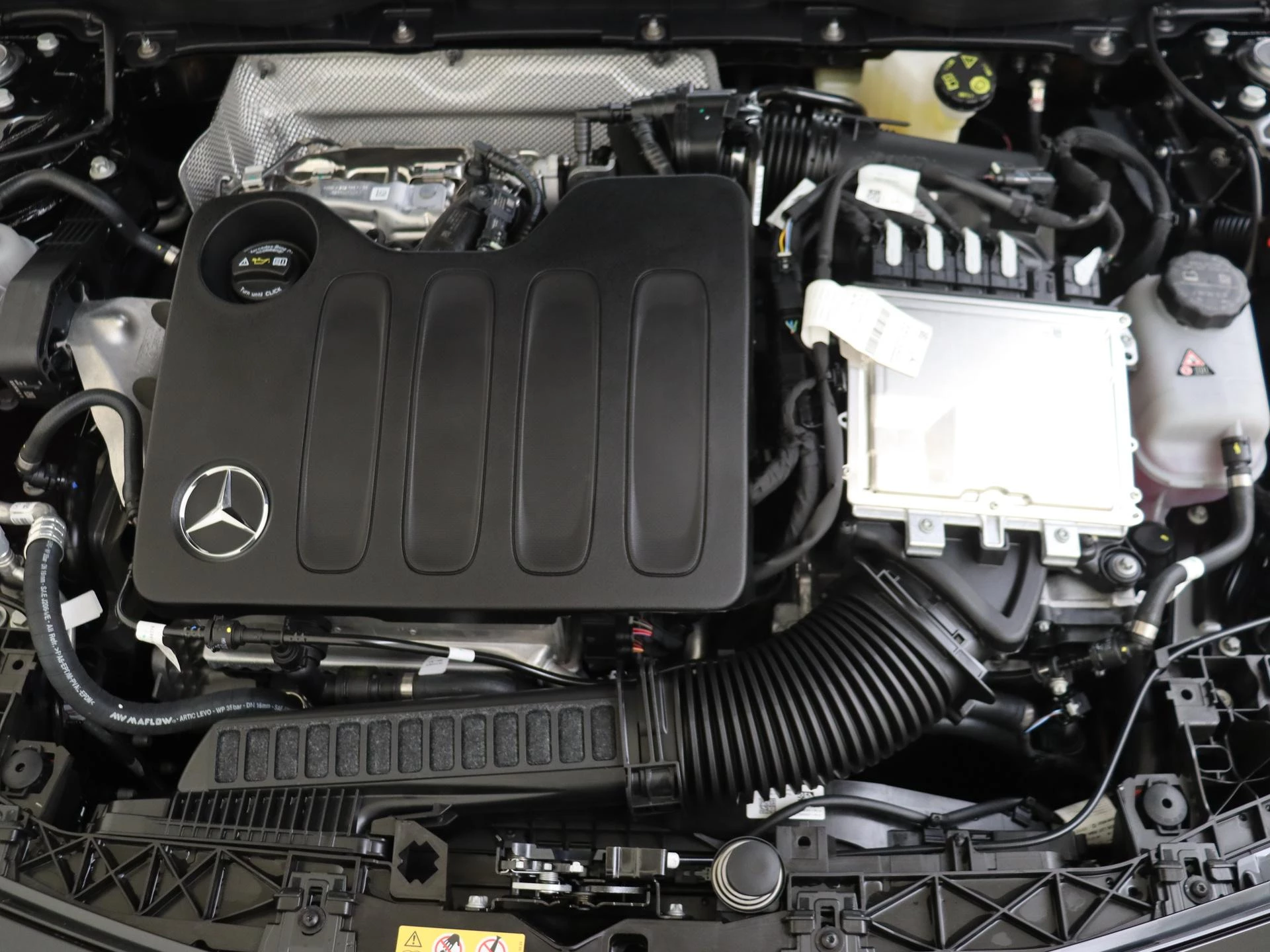 Mercedes-Benz-CLA-image-4