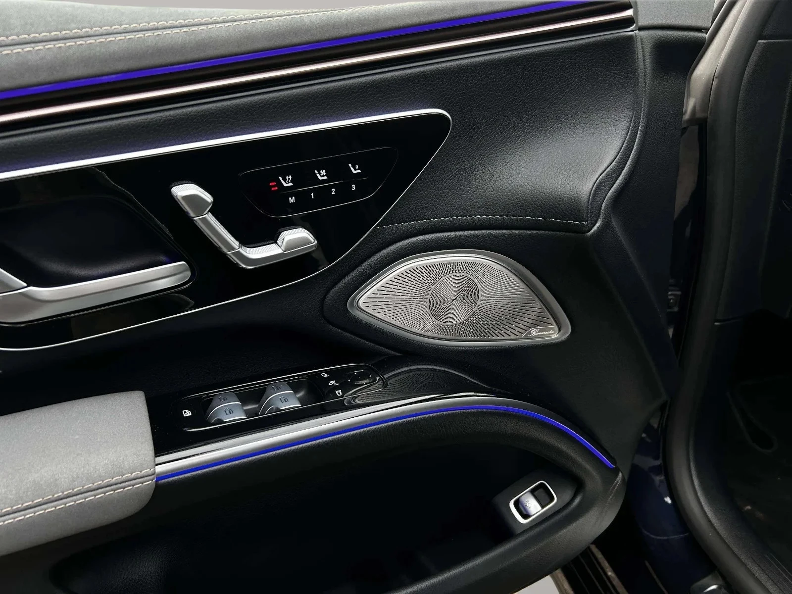 Mercedes-Benz-EQS-image-12