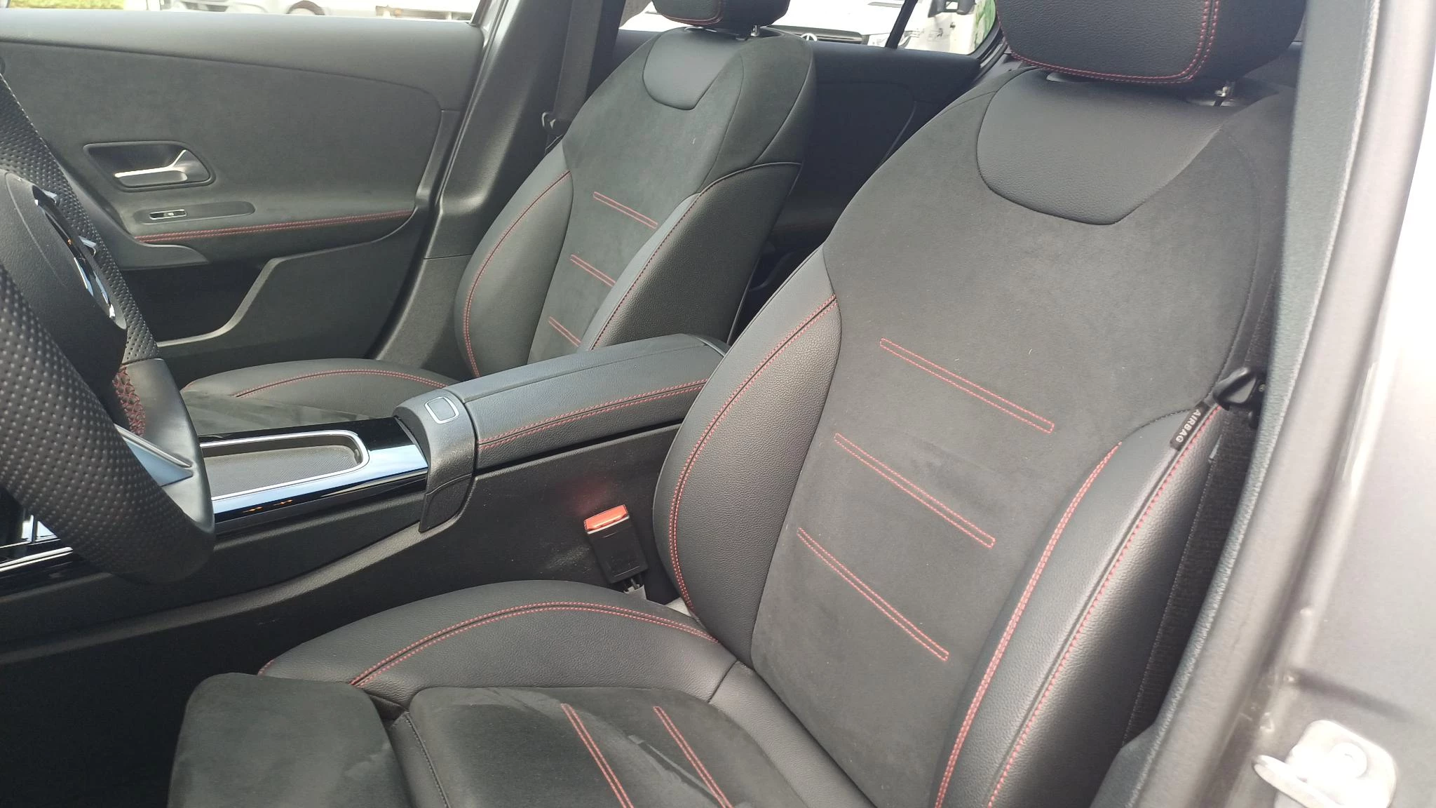 Mercedes-Benz A-Klasse 180 Star Edition Limousine + PANORAMISCH DAK + MULTIBEAM + CARPLAY +