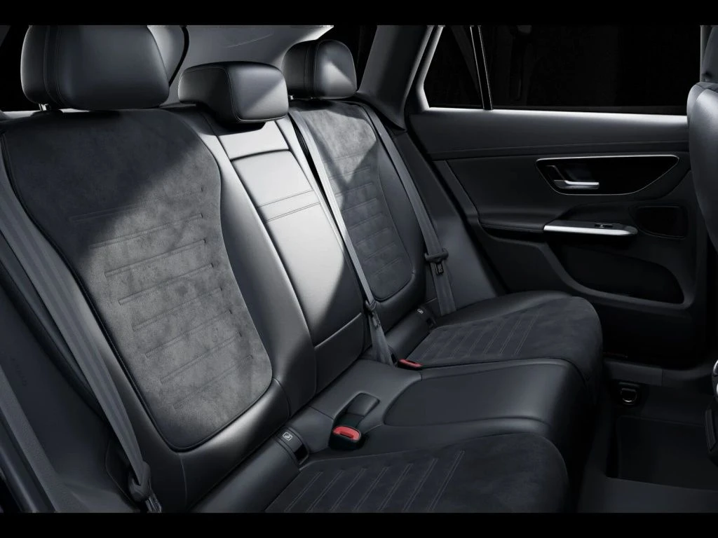 Mercedes-Benz-GLC 300-image-11