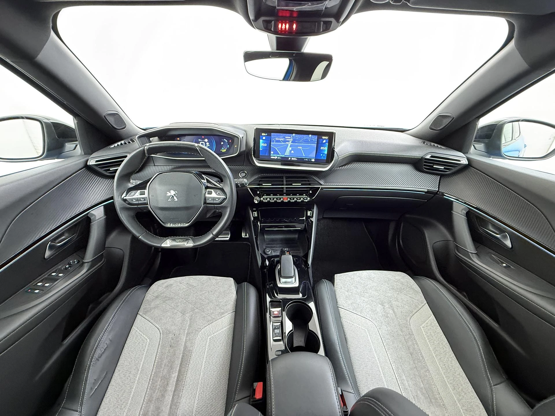 Peugeot-e-2008-image-5