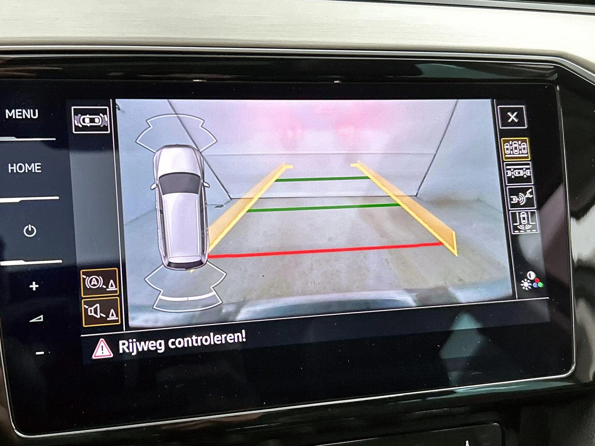 Volkswagen-Passat-image-14