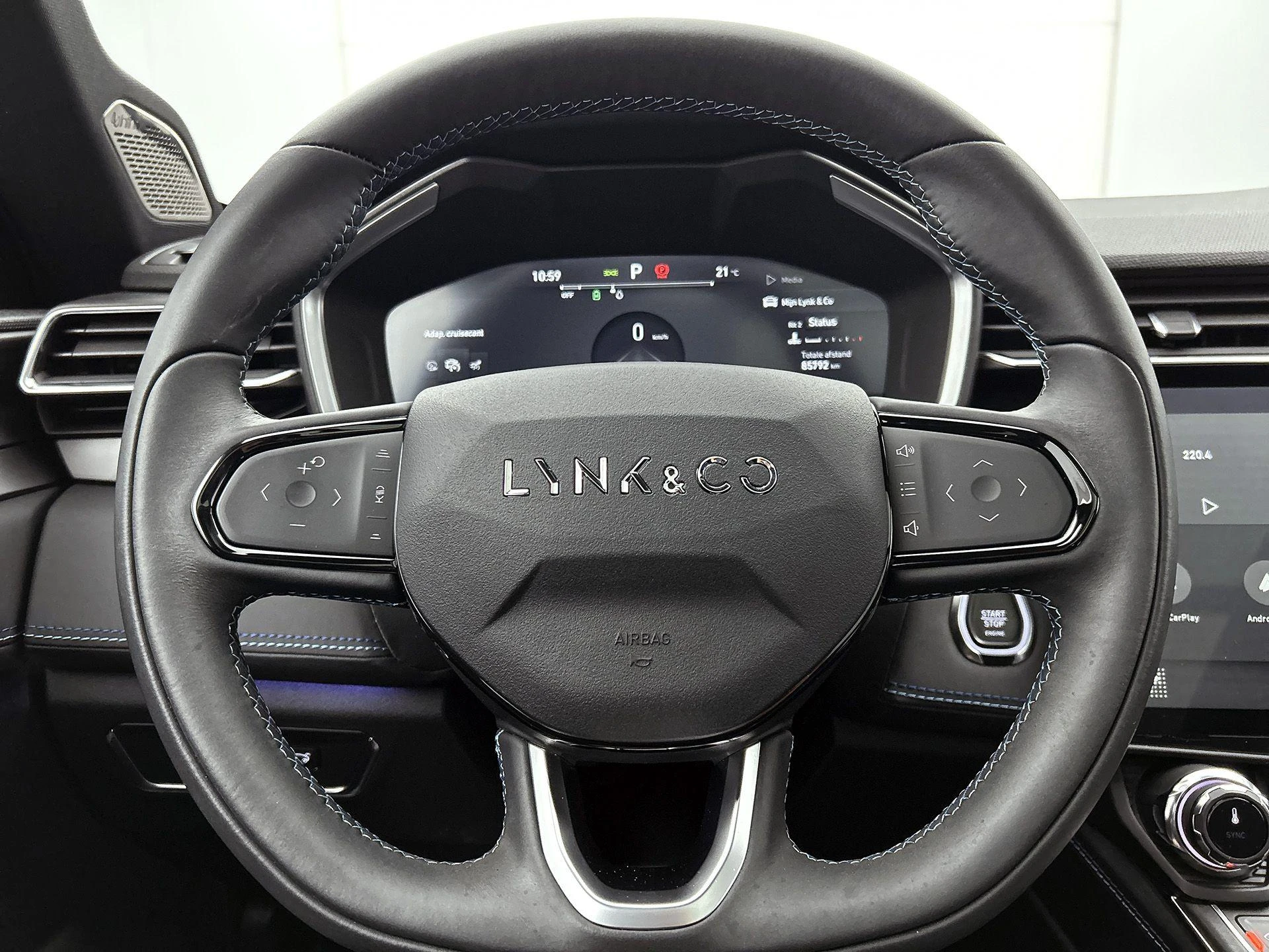 Lynk & Co-01-image-33