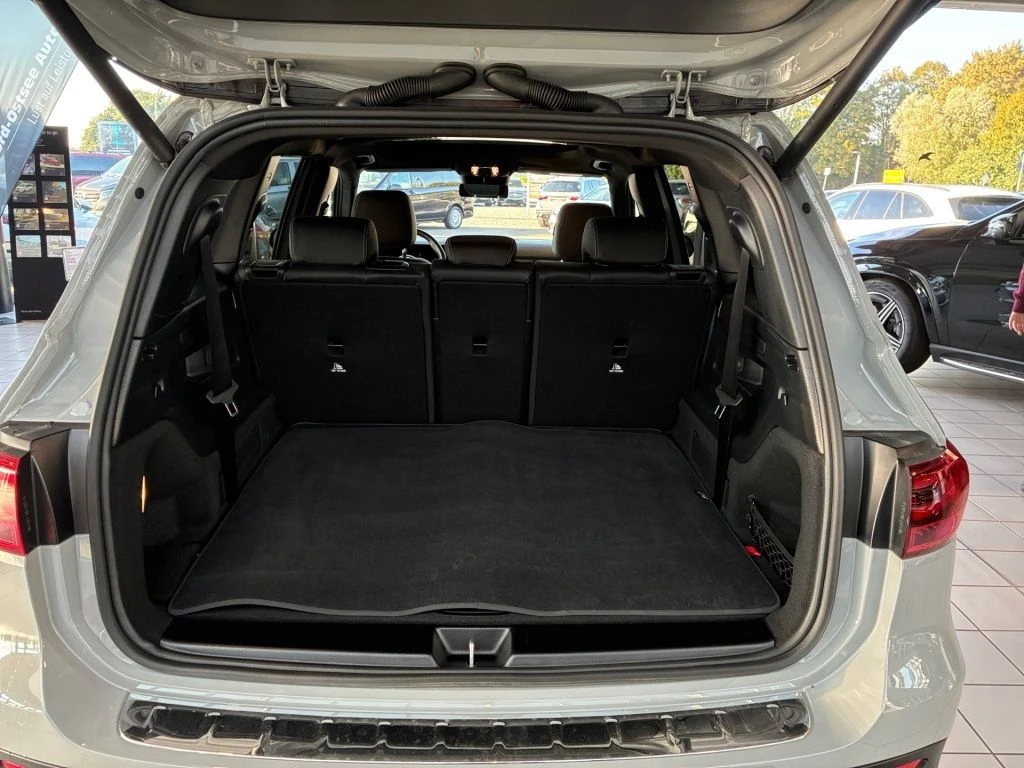 Mercedes-Benz-GLB 200-image-13