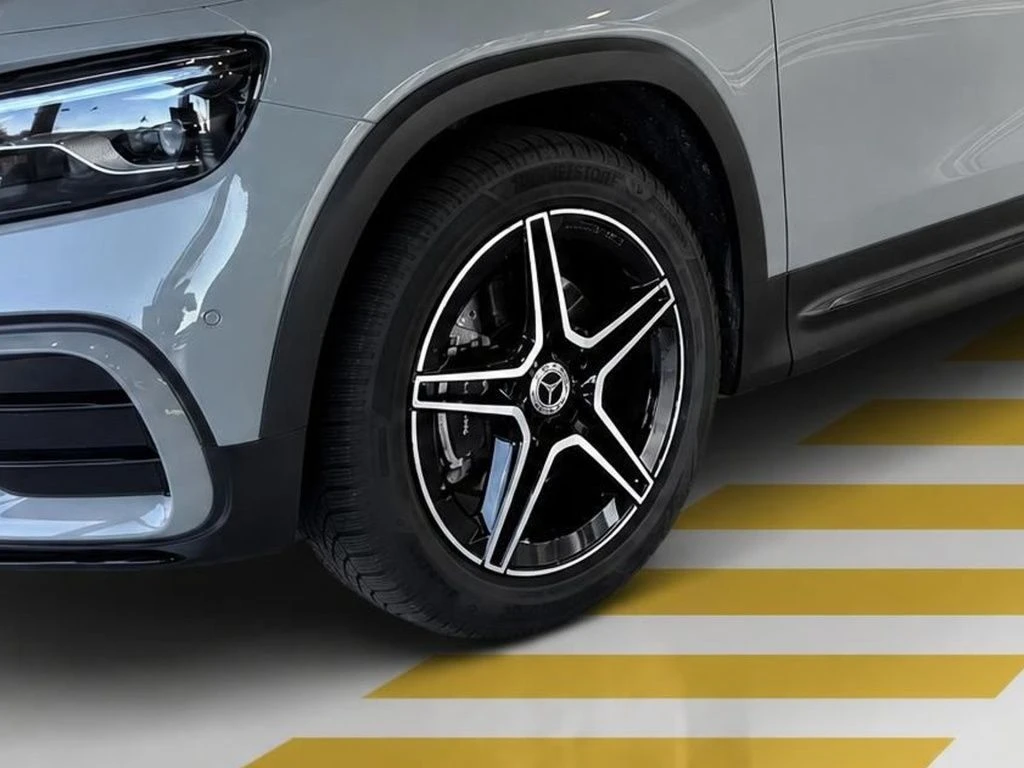 Mercedes-Benz-GLB 200-image-5