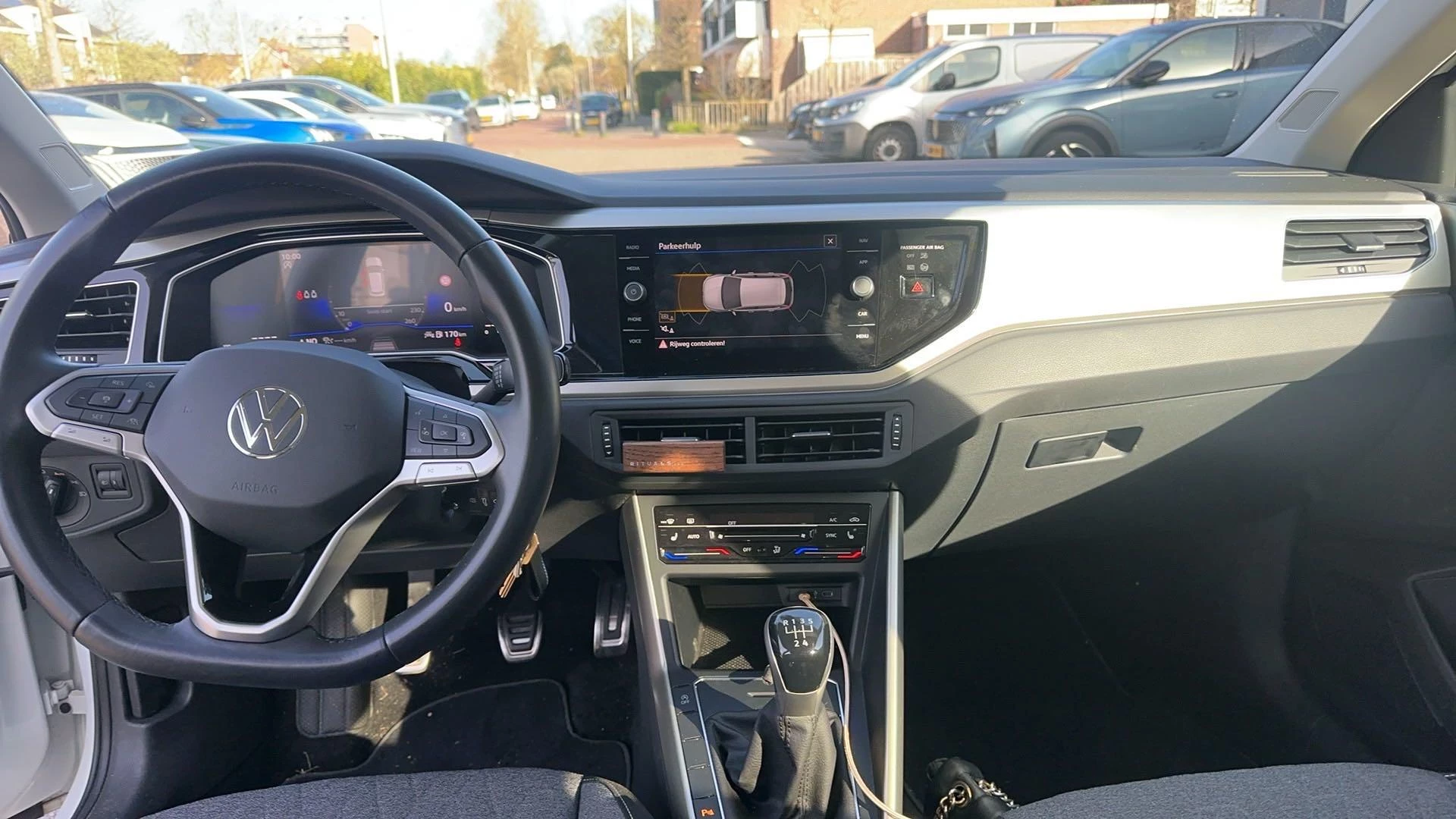 Volkswagen-Polo-image-7