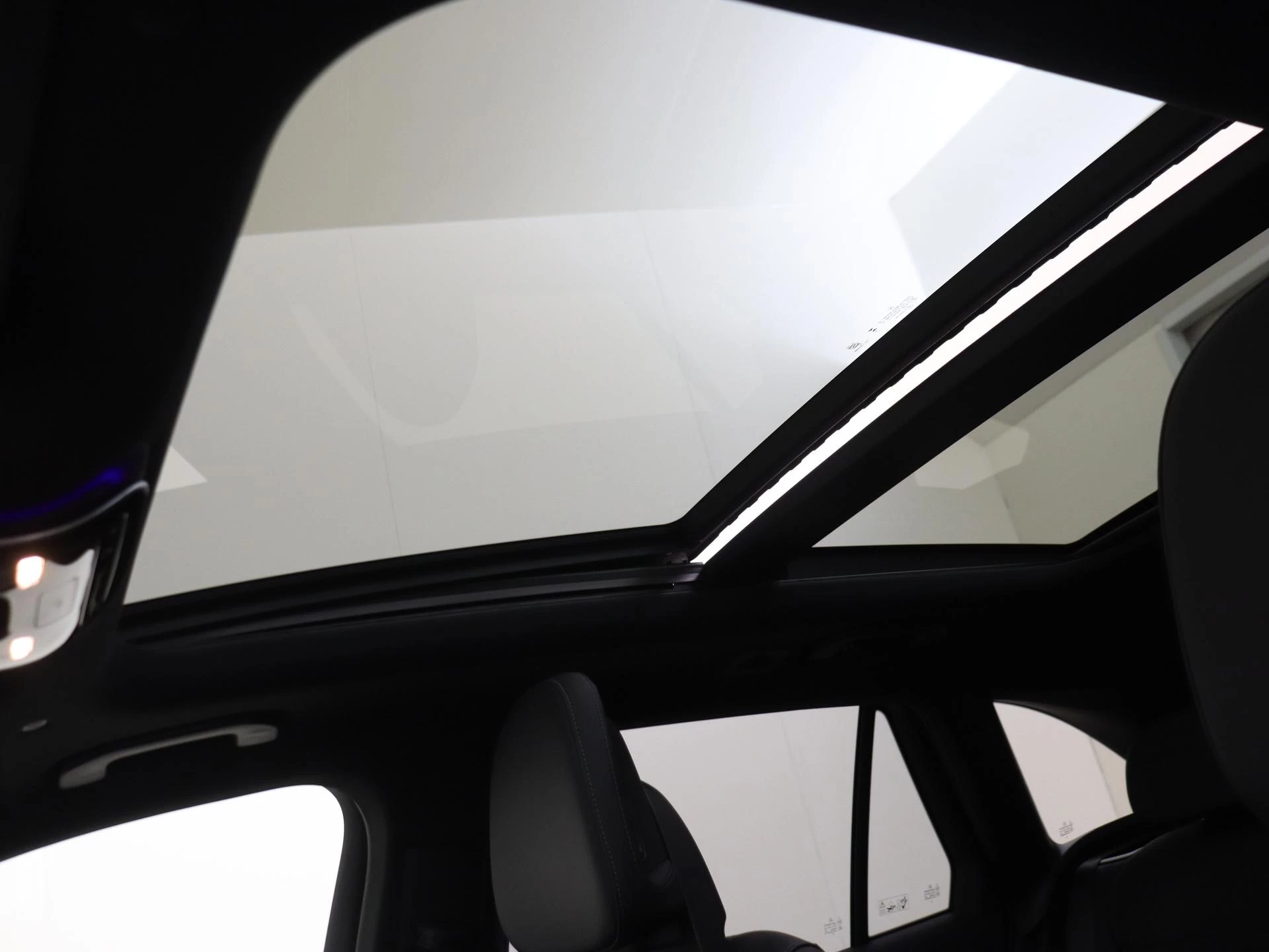 Mercedes-Benz-GLC-image-25