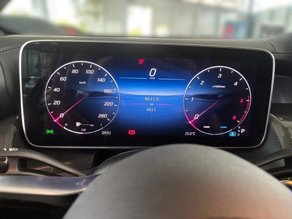 Mercedes-Benz-GLC 300 d-image-6