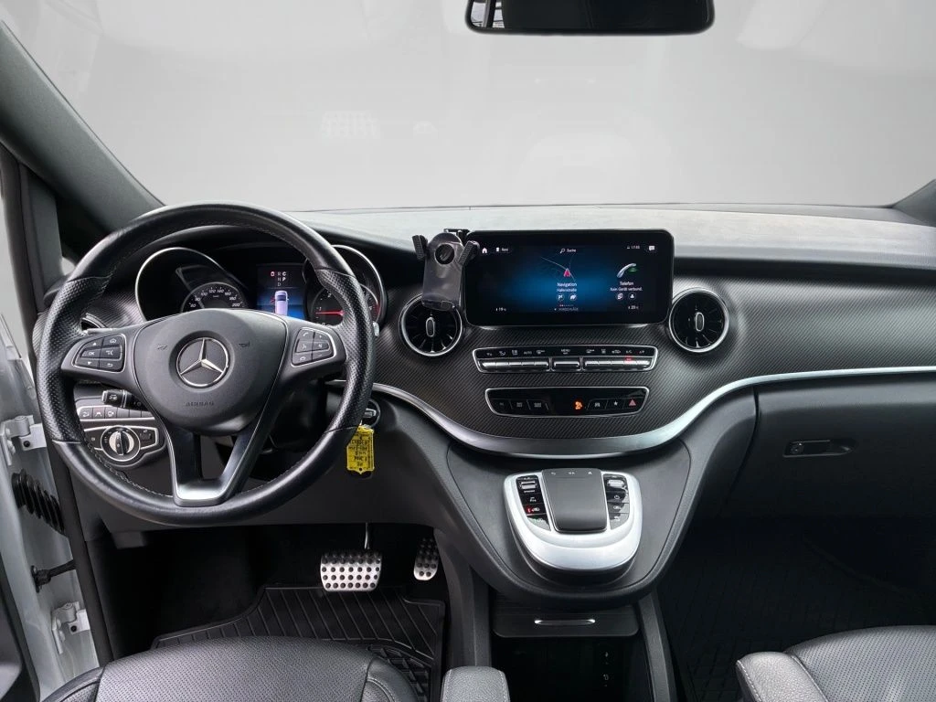 Mercedes-Benz-V-Klasse 300 d-image-10