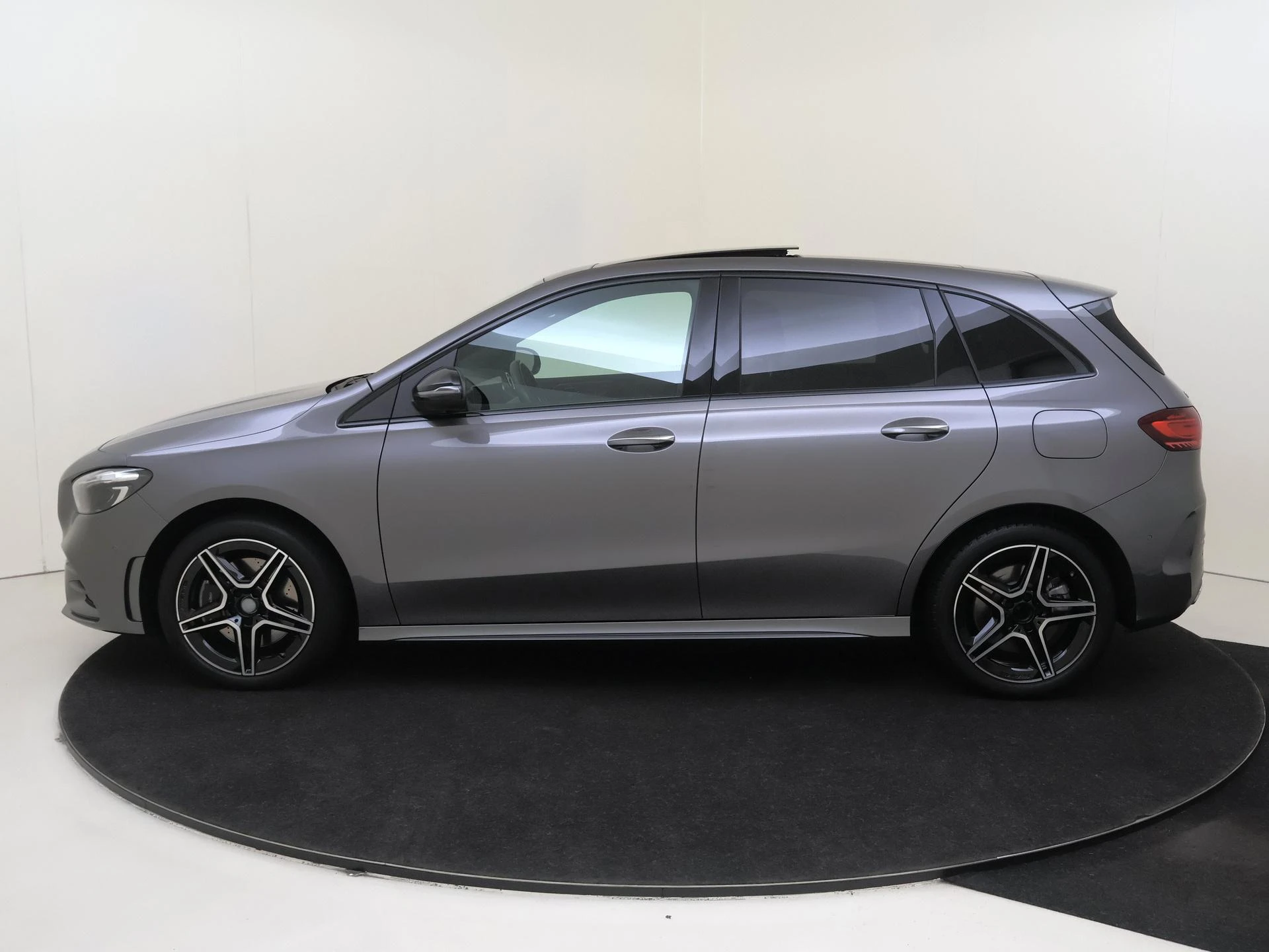 Mercedes-Benz-B-Klasse-image-7