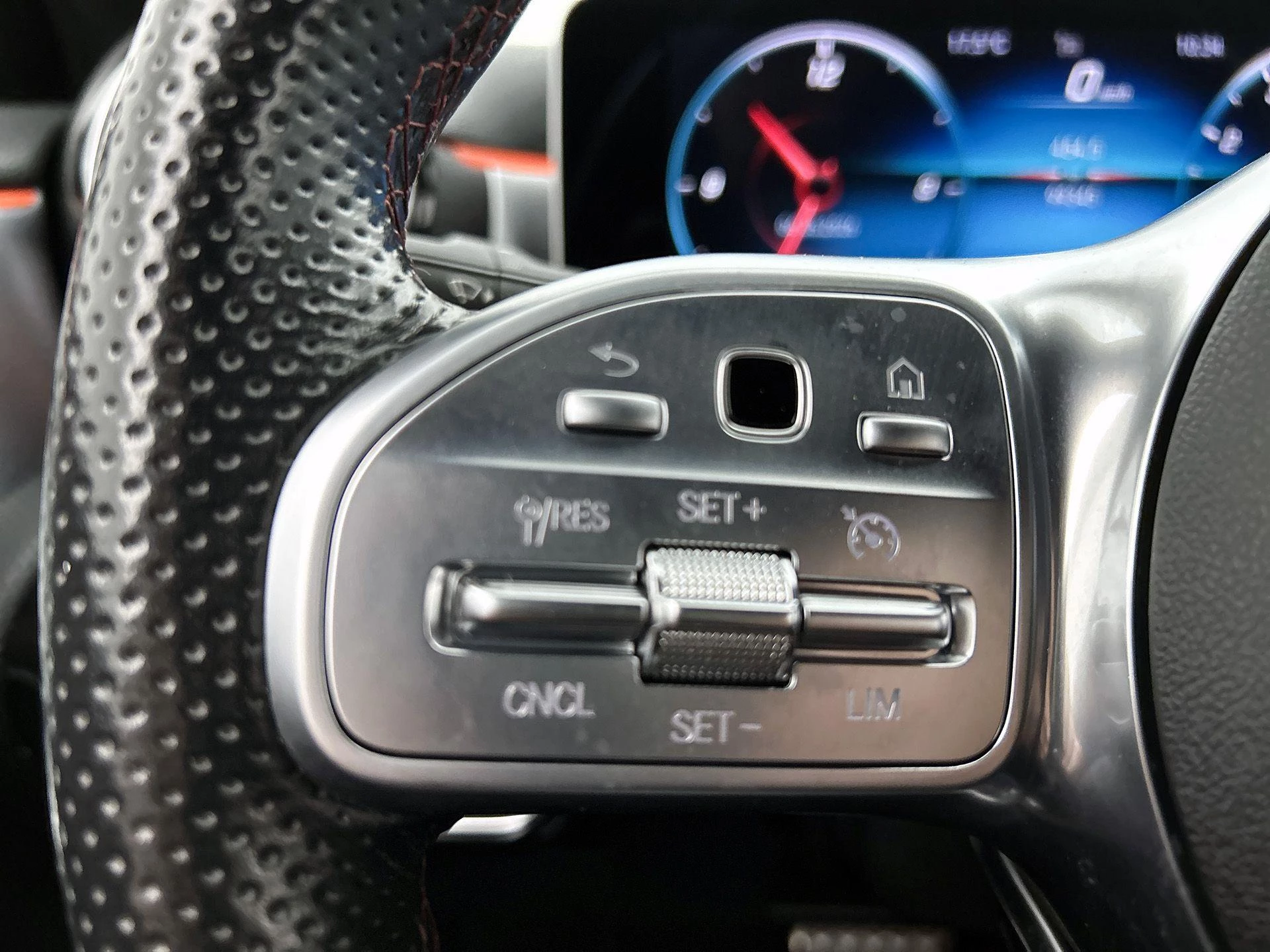 Mercedes-Benz-A-Klasse-image-5