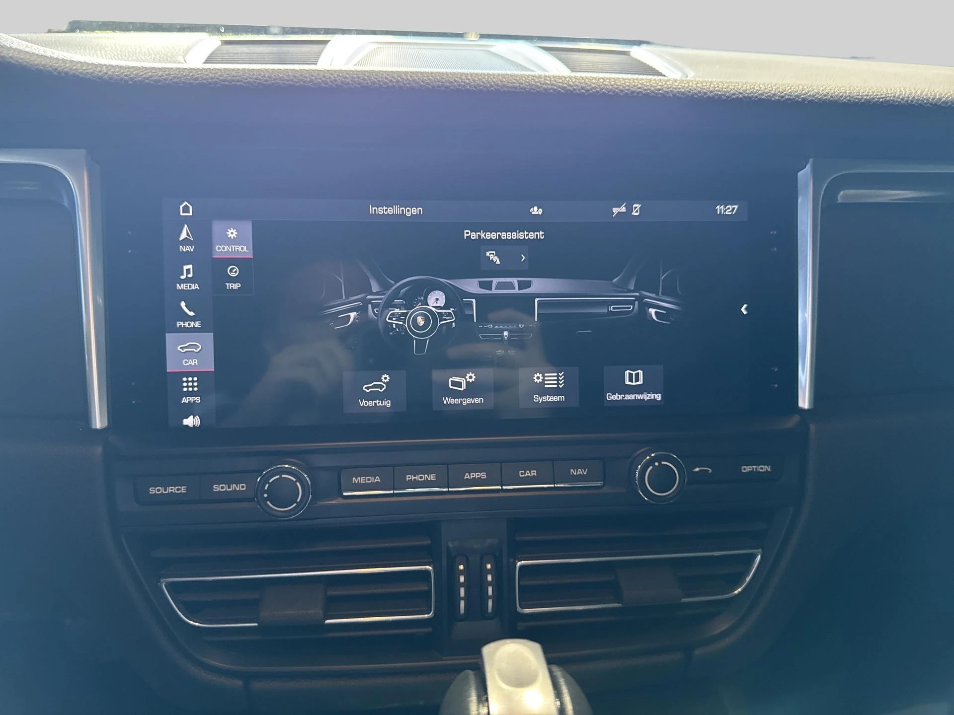 Porsche-Macan-image-11