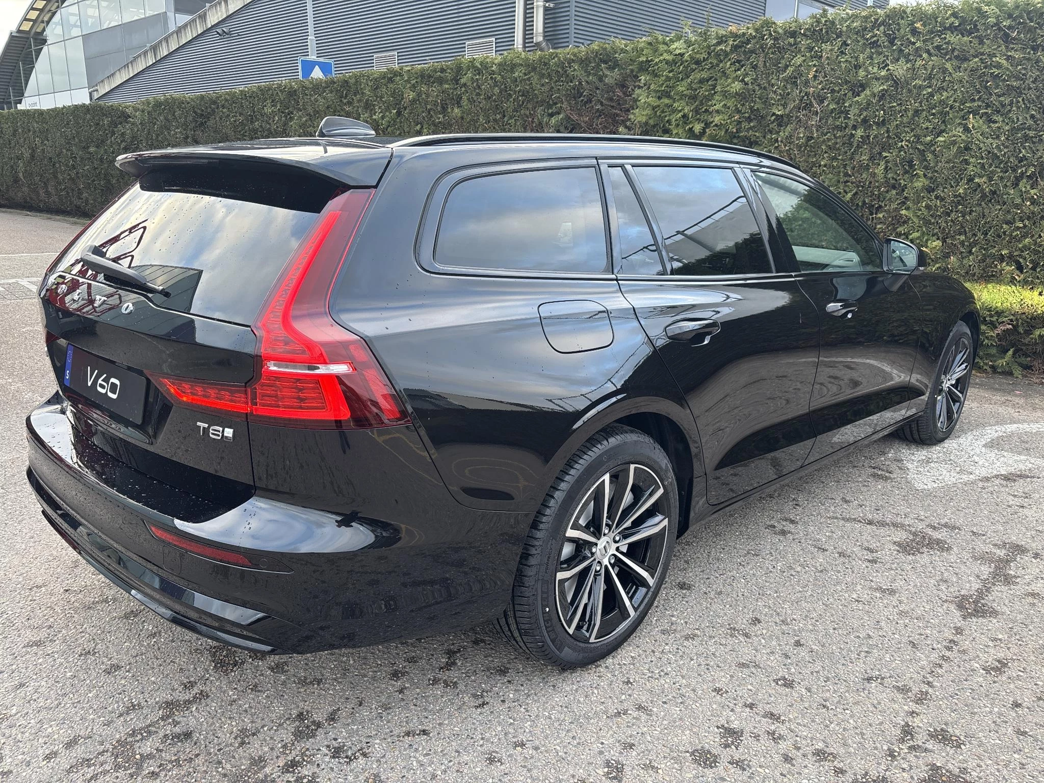 Volvo V60 T8 Plug-in hybrid AWD Plus Dark