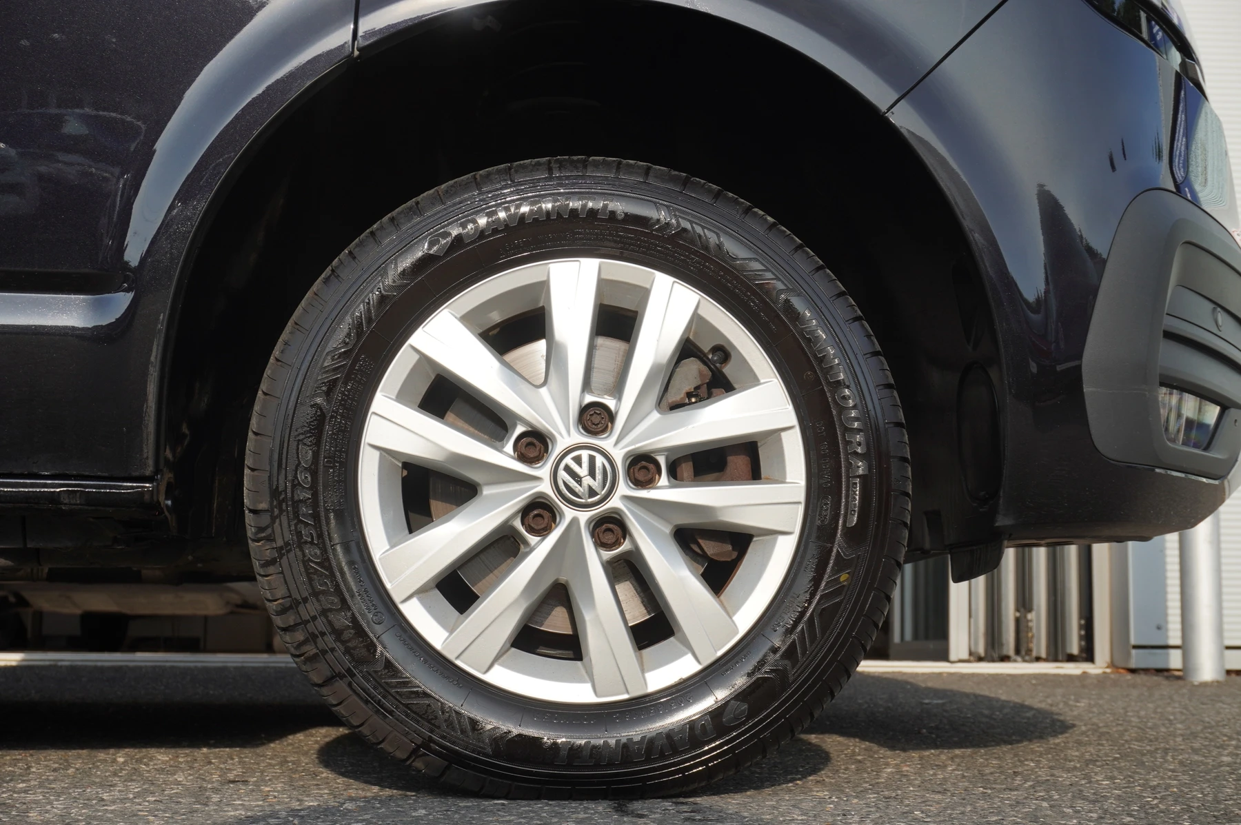 Volkswagen-Transporter-image-23