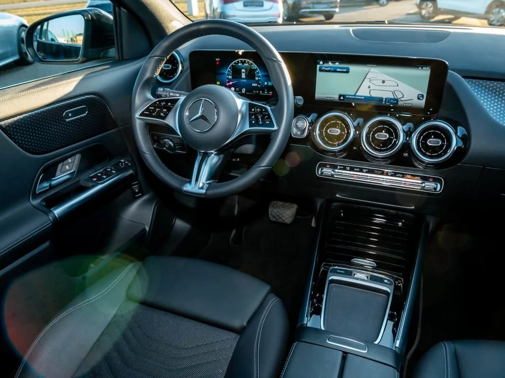 Mercedes-Benz-GLA 200 d-image-9