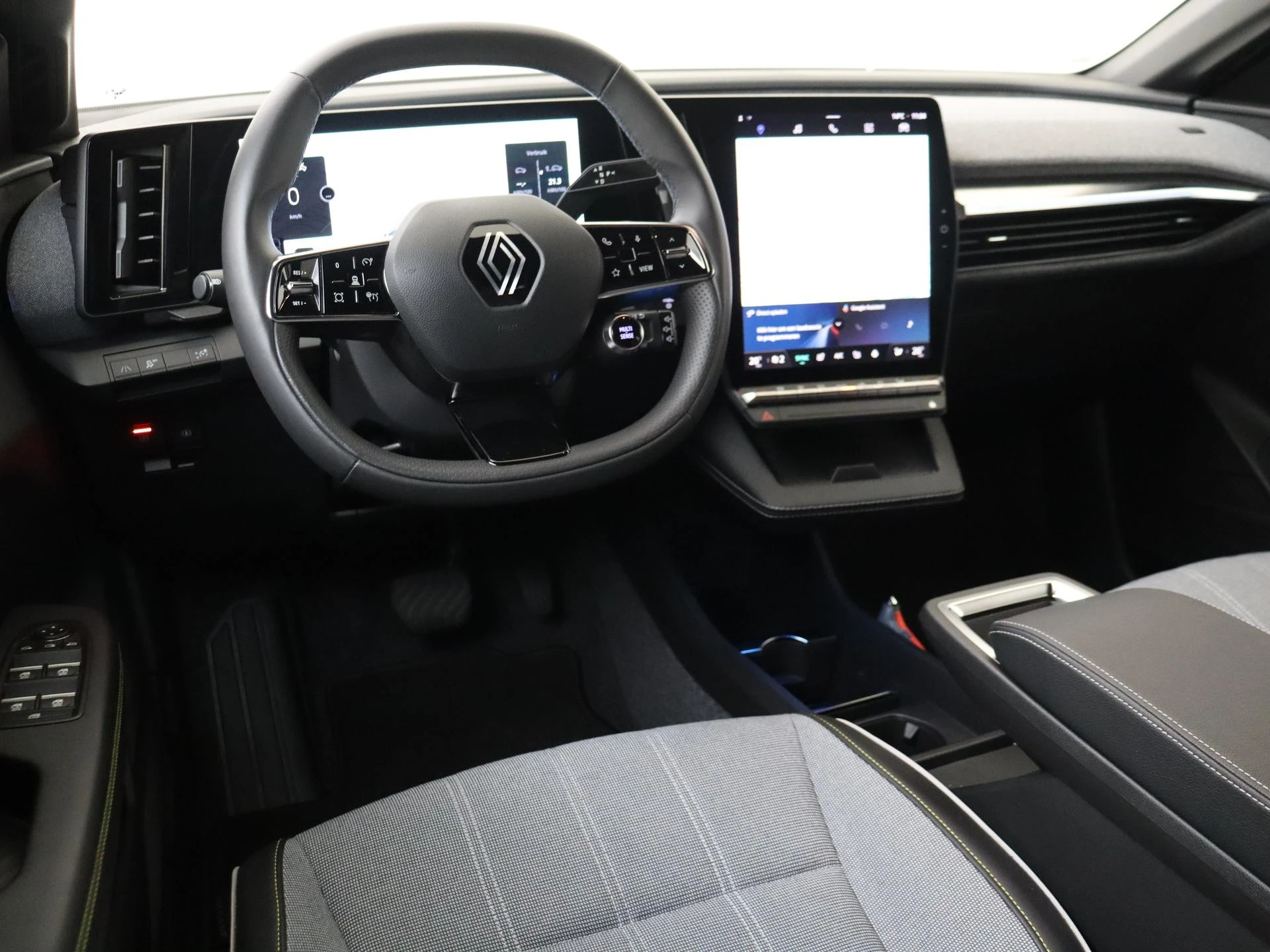 Renault-Megane E-Tech-image-5