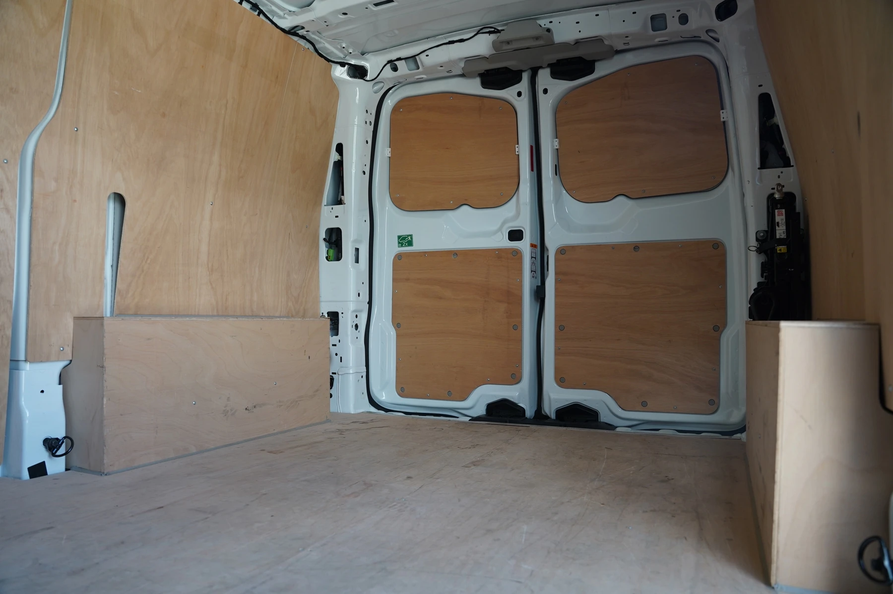 Volkswagen-Transporter-image-24